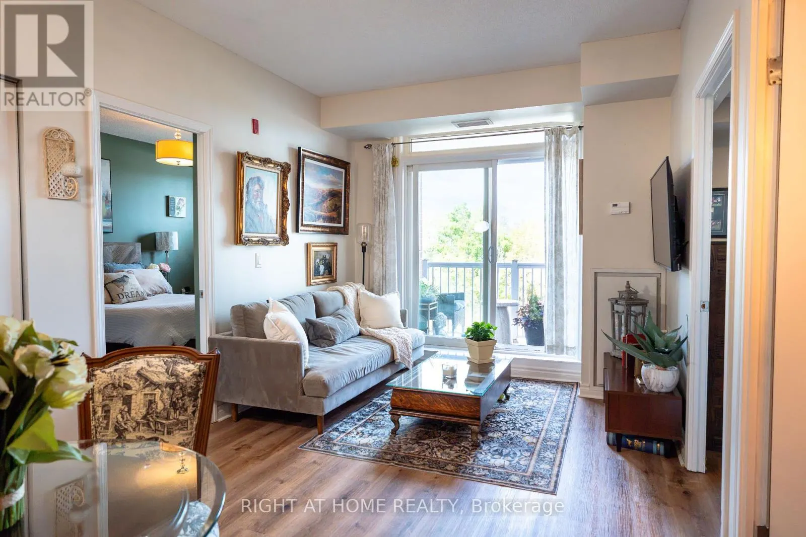 202 - 15450 YONGE STREET