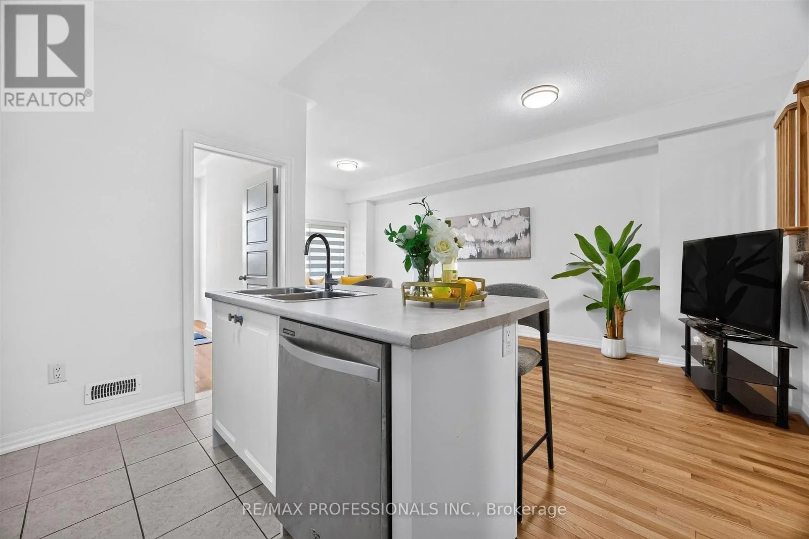 5 DELANO WAY