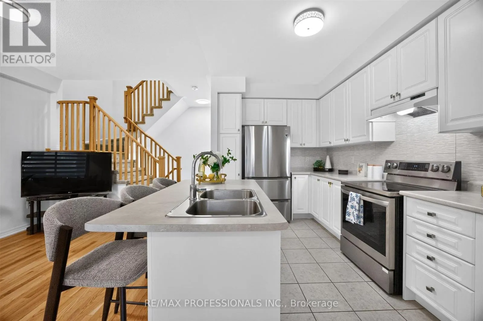 5 DELANO WAY