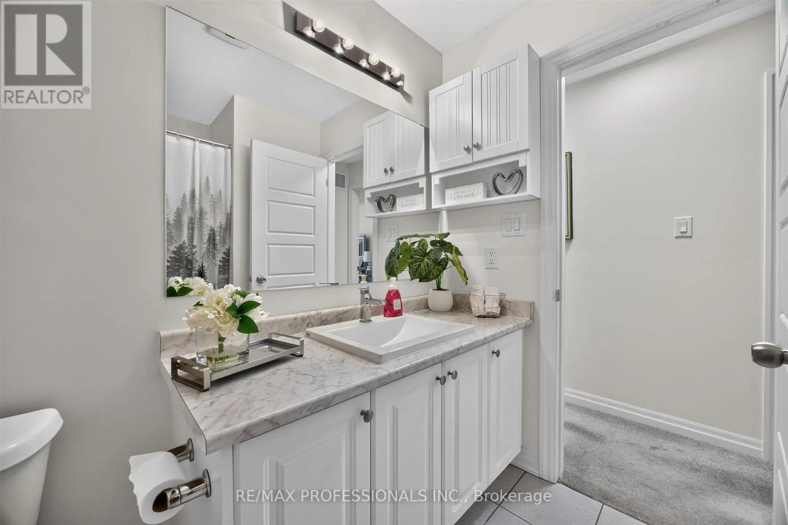 5 DELANO WAY