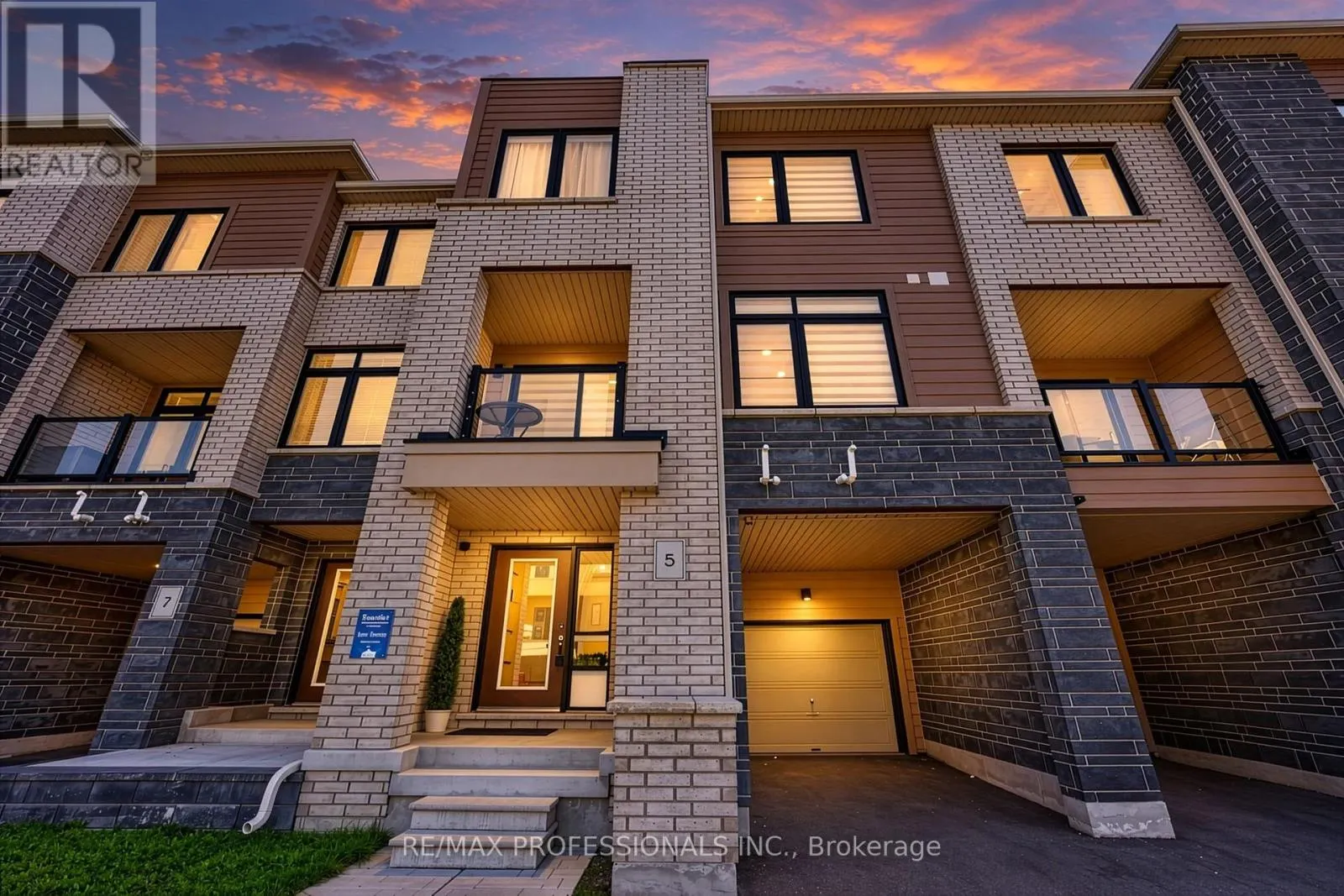 5 DELANO WAY