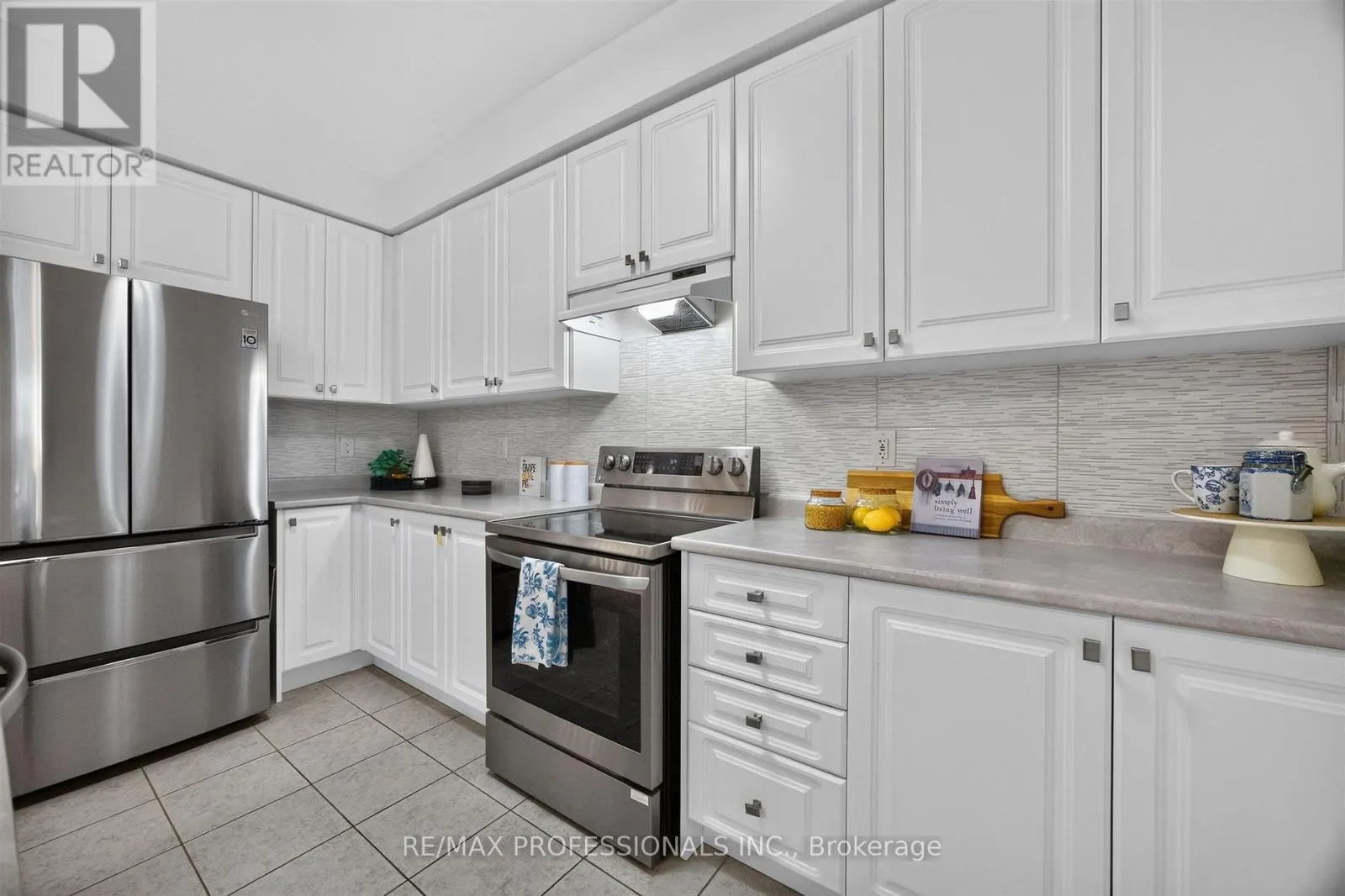 5 DELANO WAY