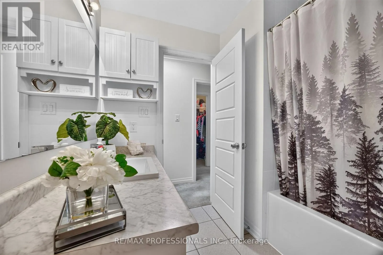 5 DELANO WAY