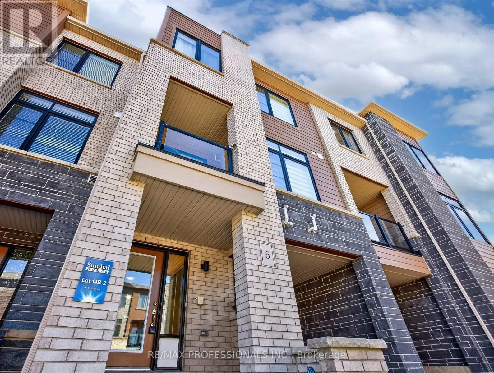 5 DELANO WAY