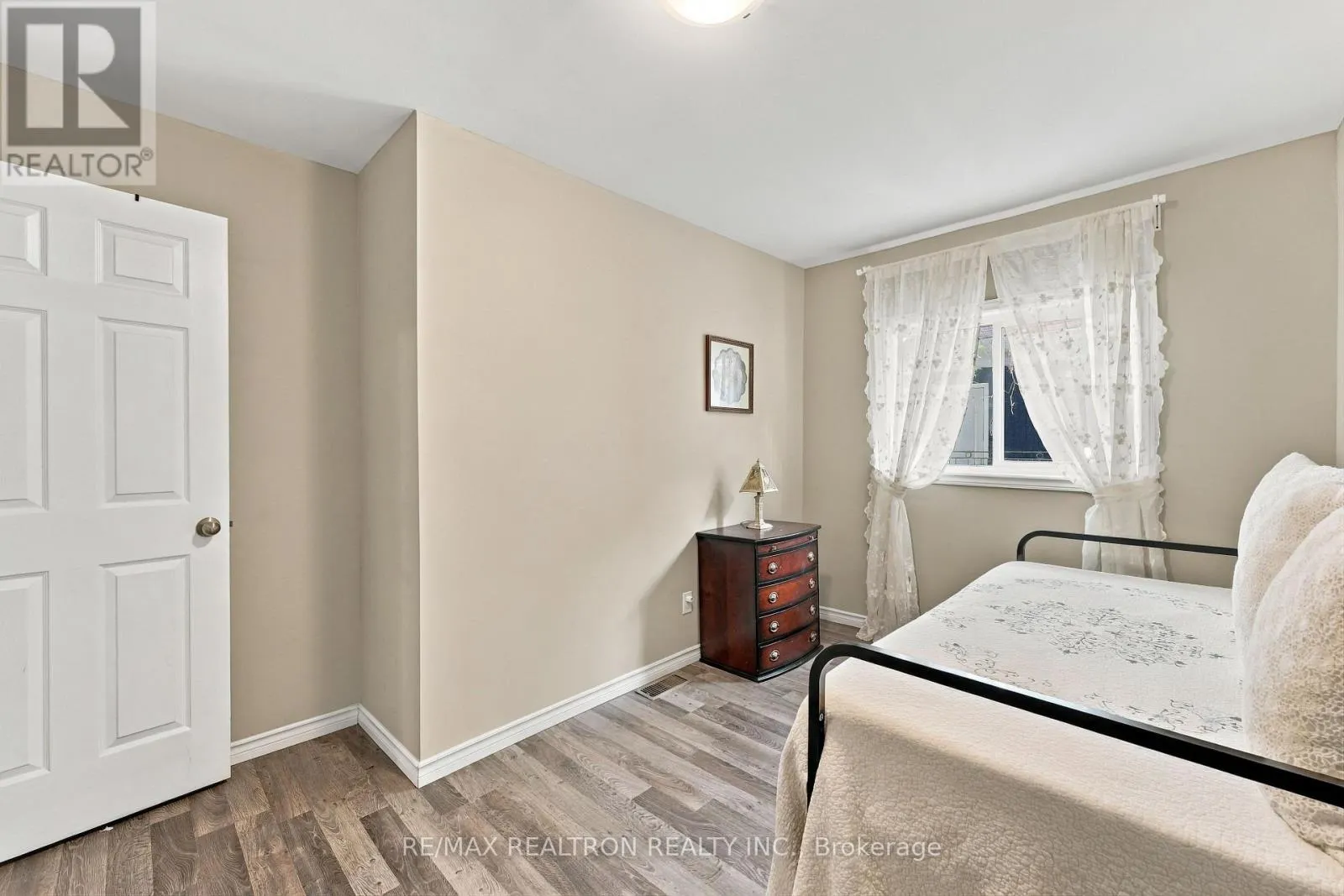 268 KENWOOD AVENUE