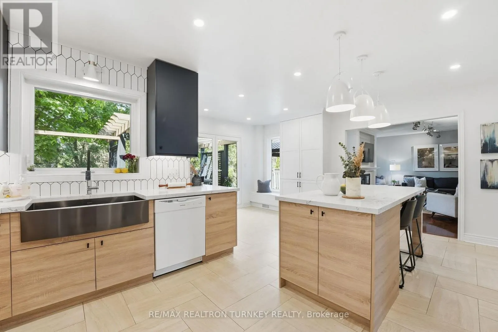 818 EXCELLER CIRCLE