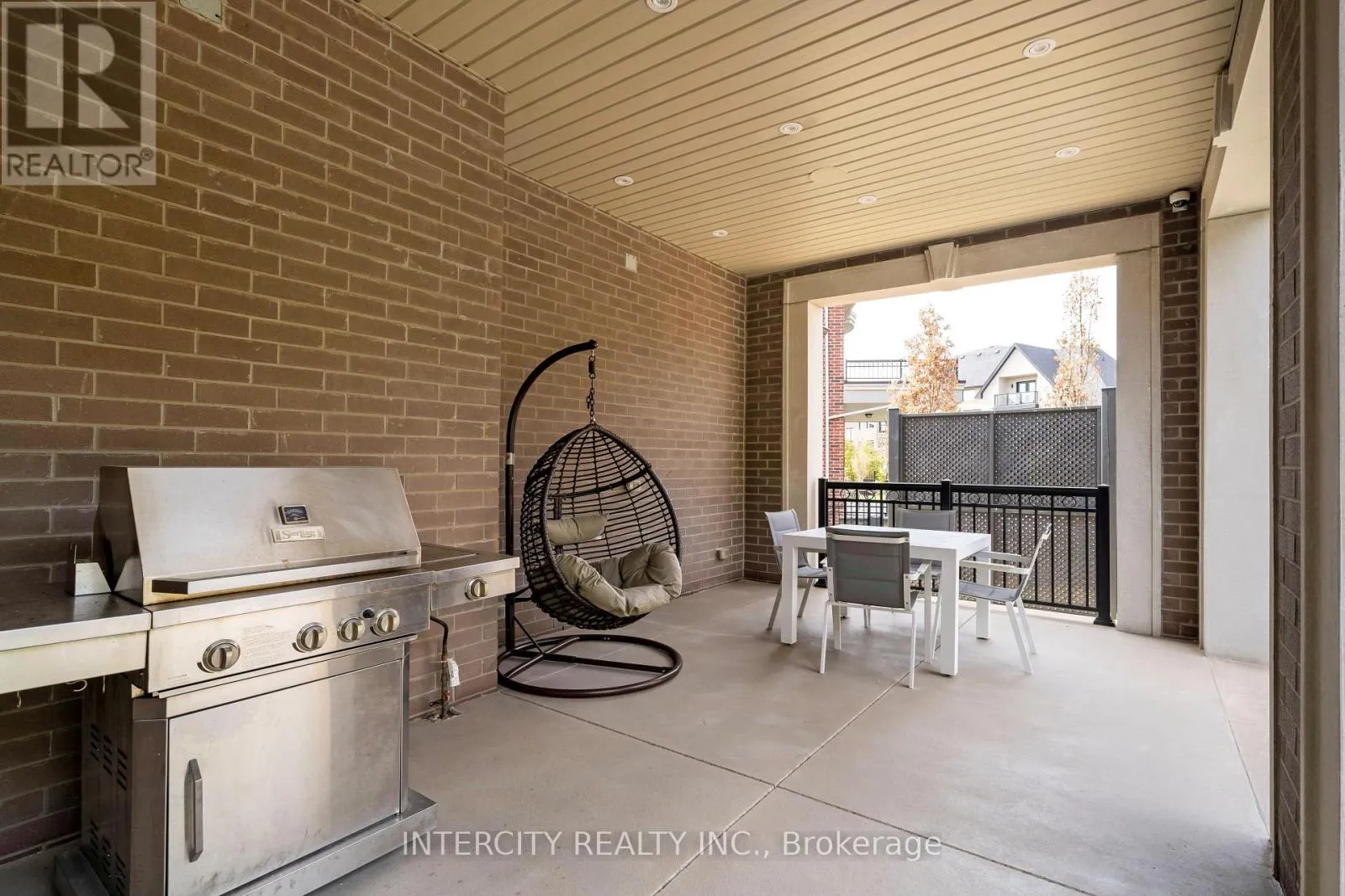 34 ROSEBUD COURT