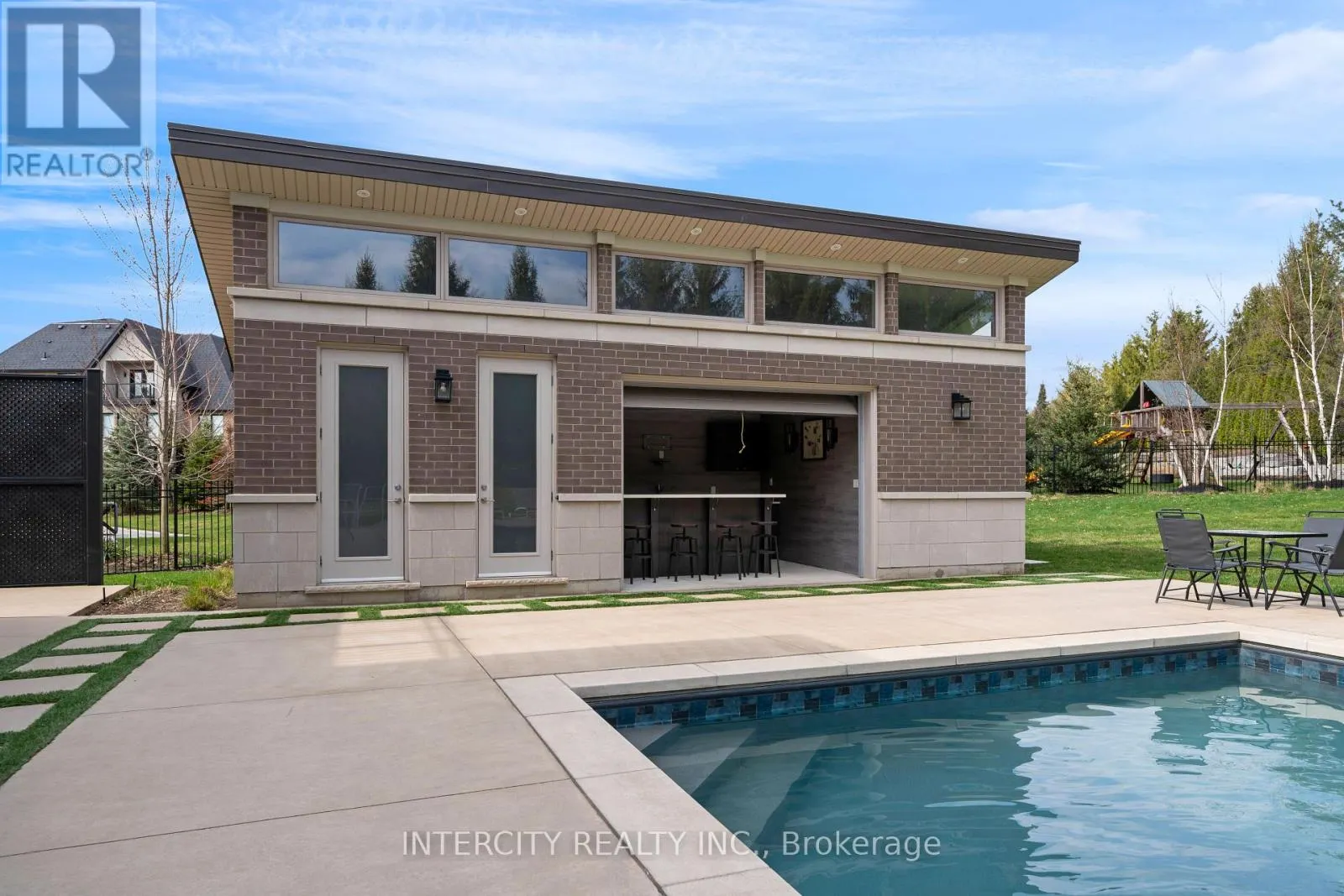 34 ROSEBUD COURT