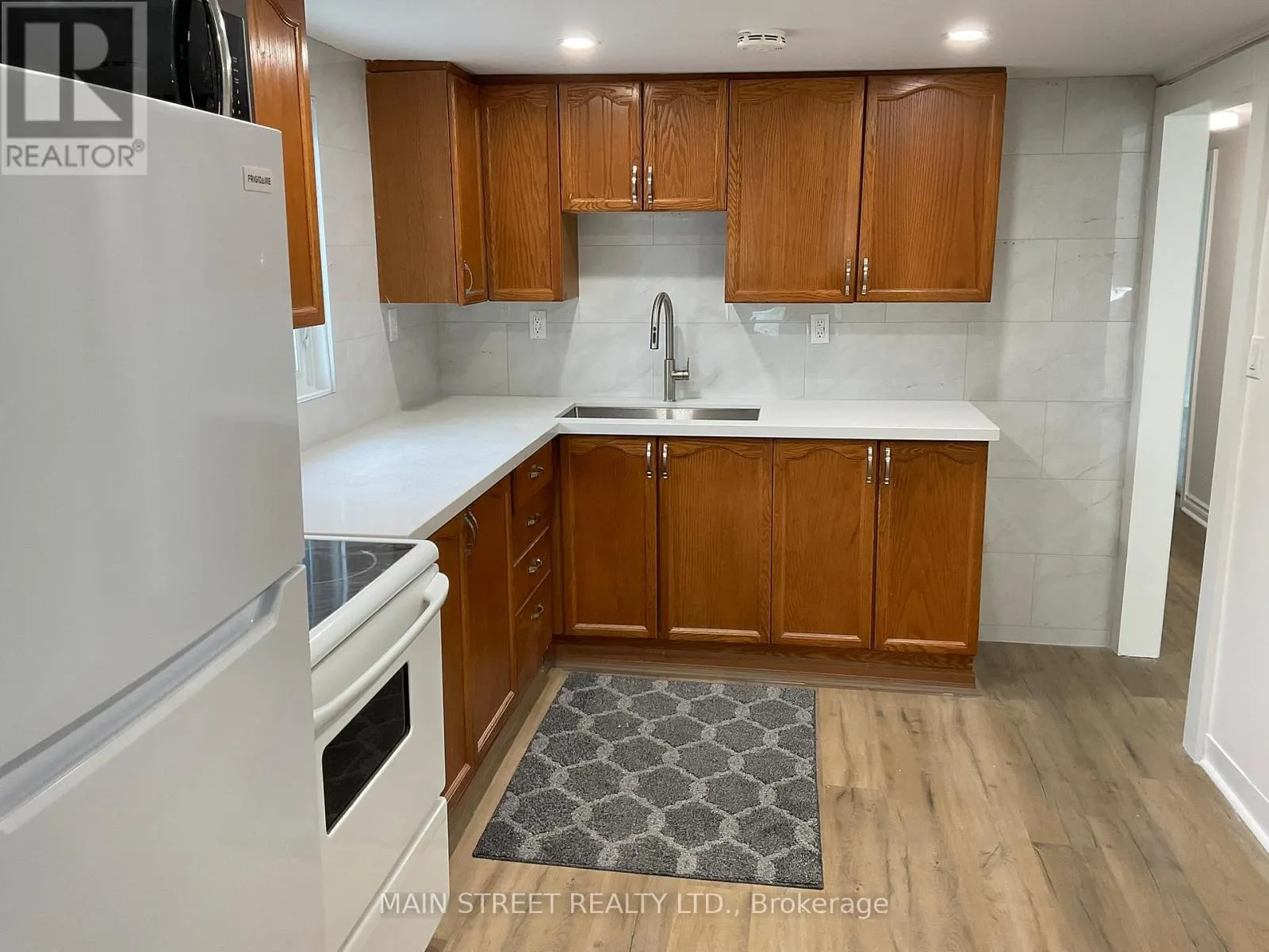 UPPER - 161 CHARLOTTE STREET