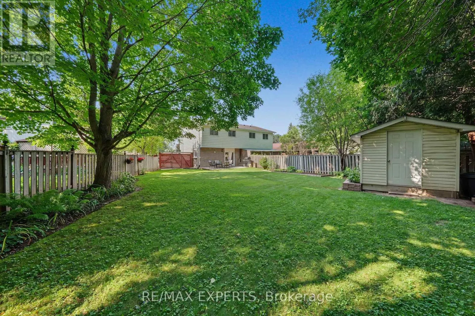 326 OAKWOOD COURT