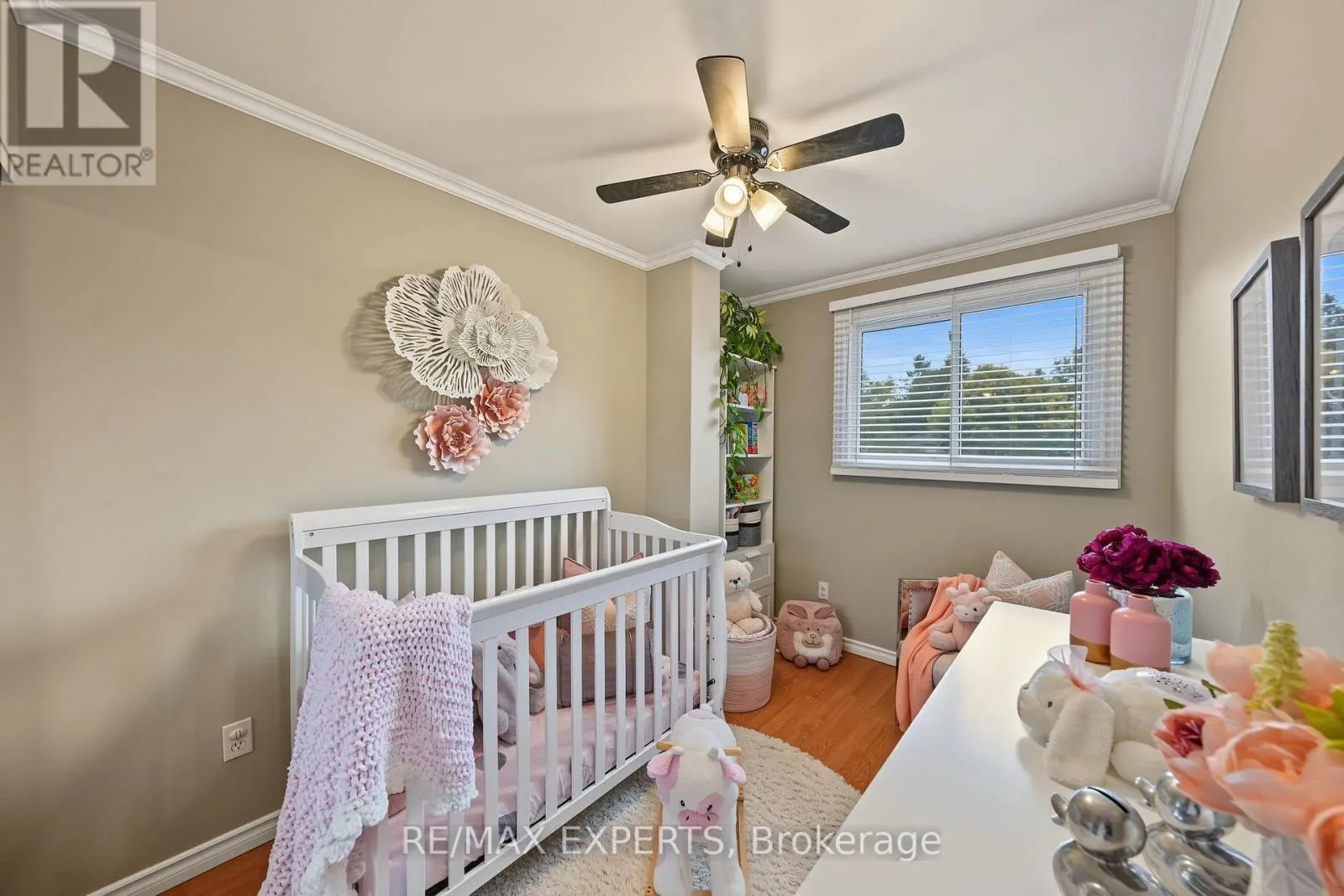 326 OAKWOOD COURT