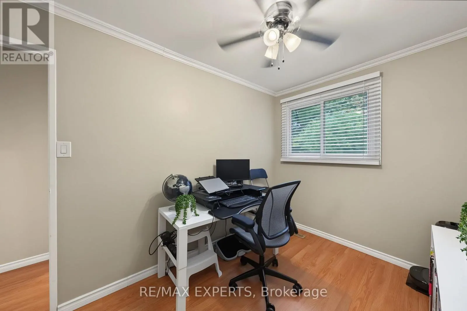 326 OAKWOOD COURT