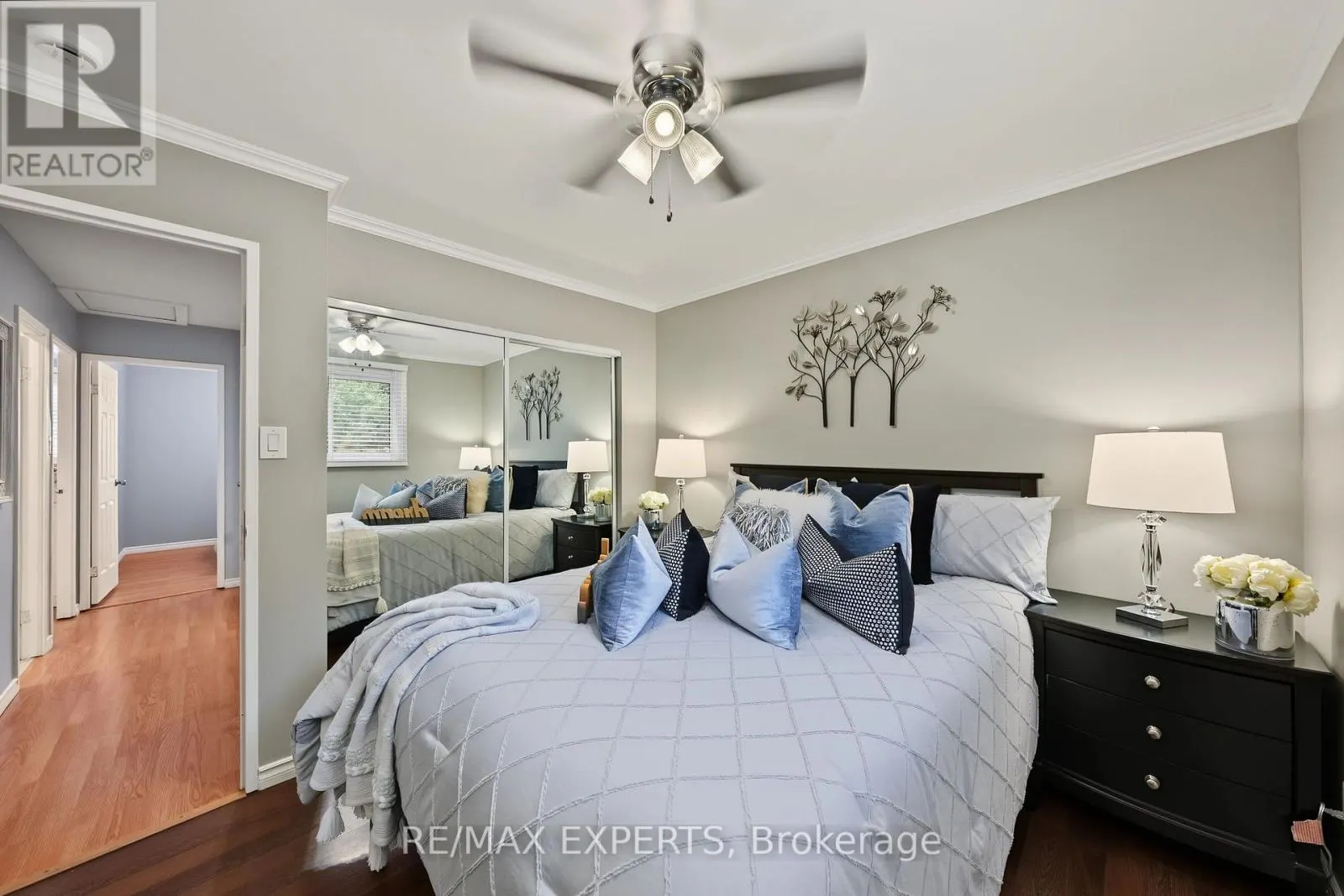 326 OAKWOOD COURT