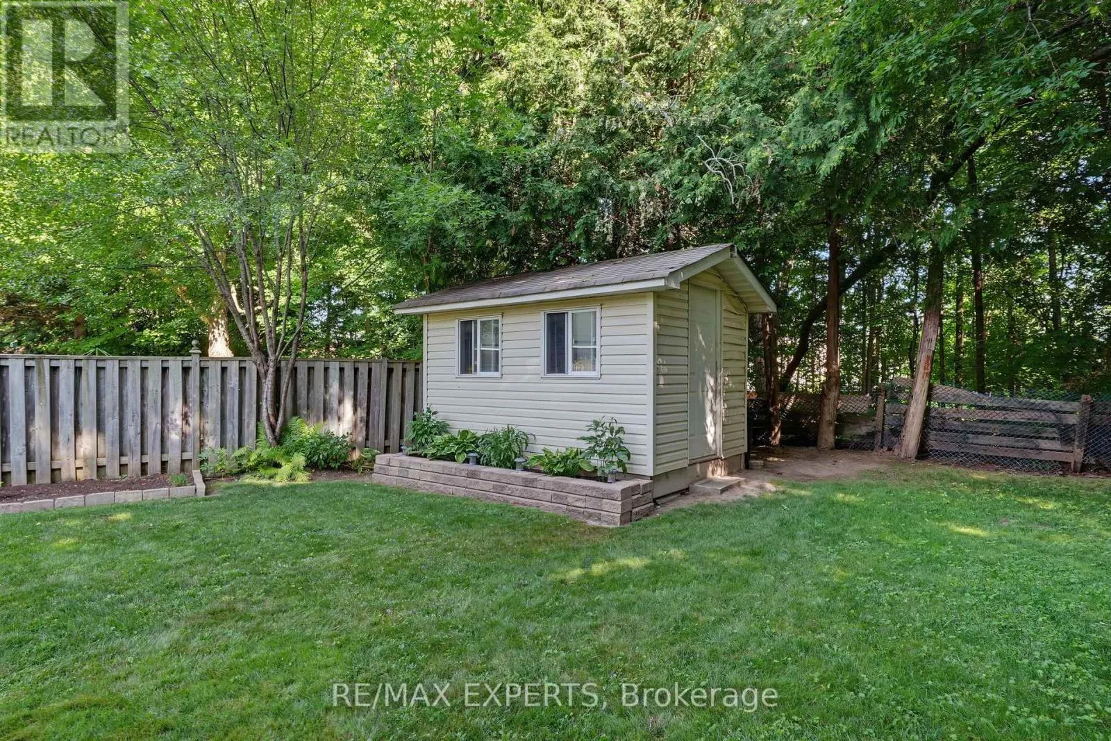 326 OAKWOOD COURT