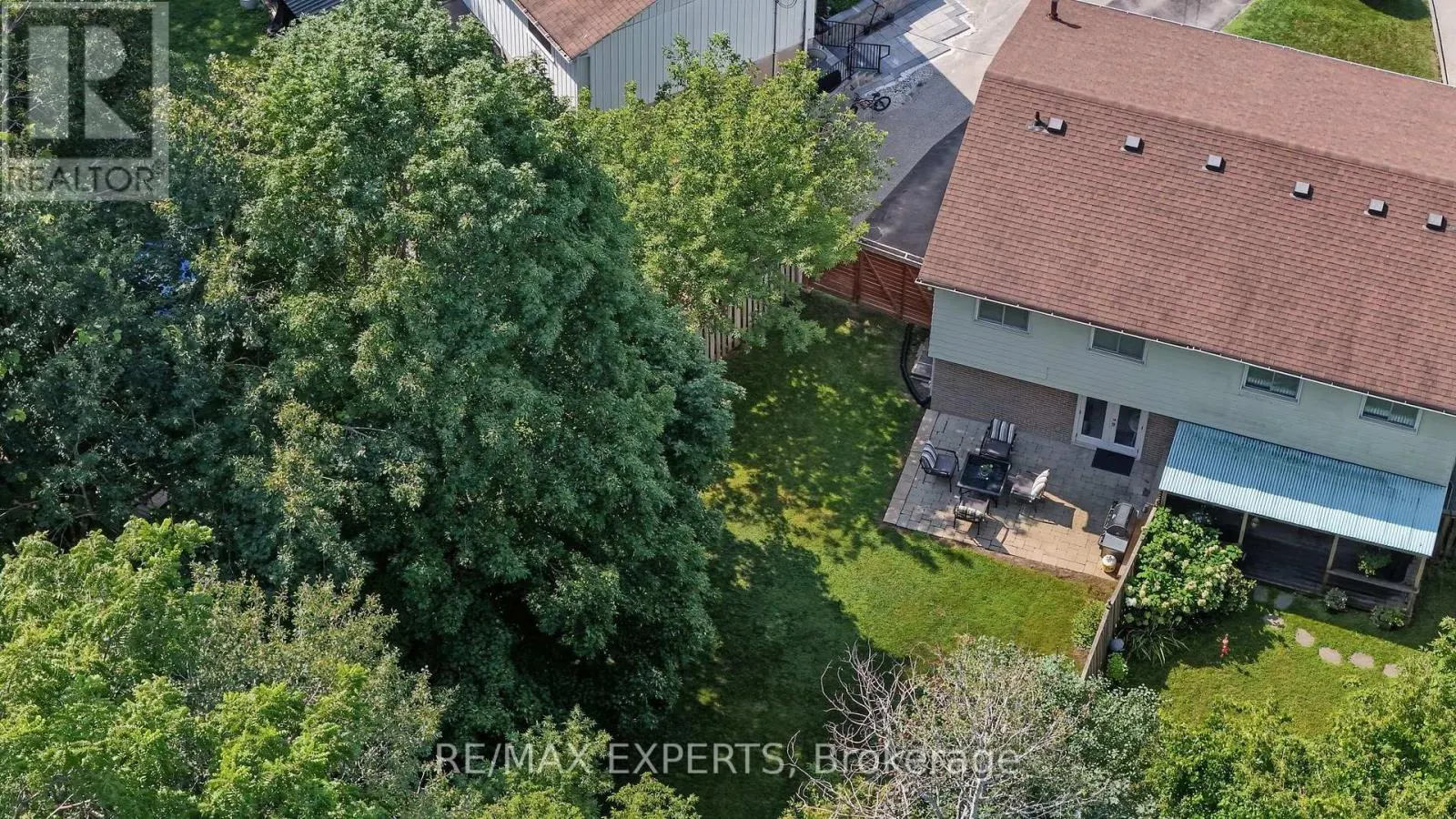 326 OAKWOOD COURT