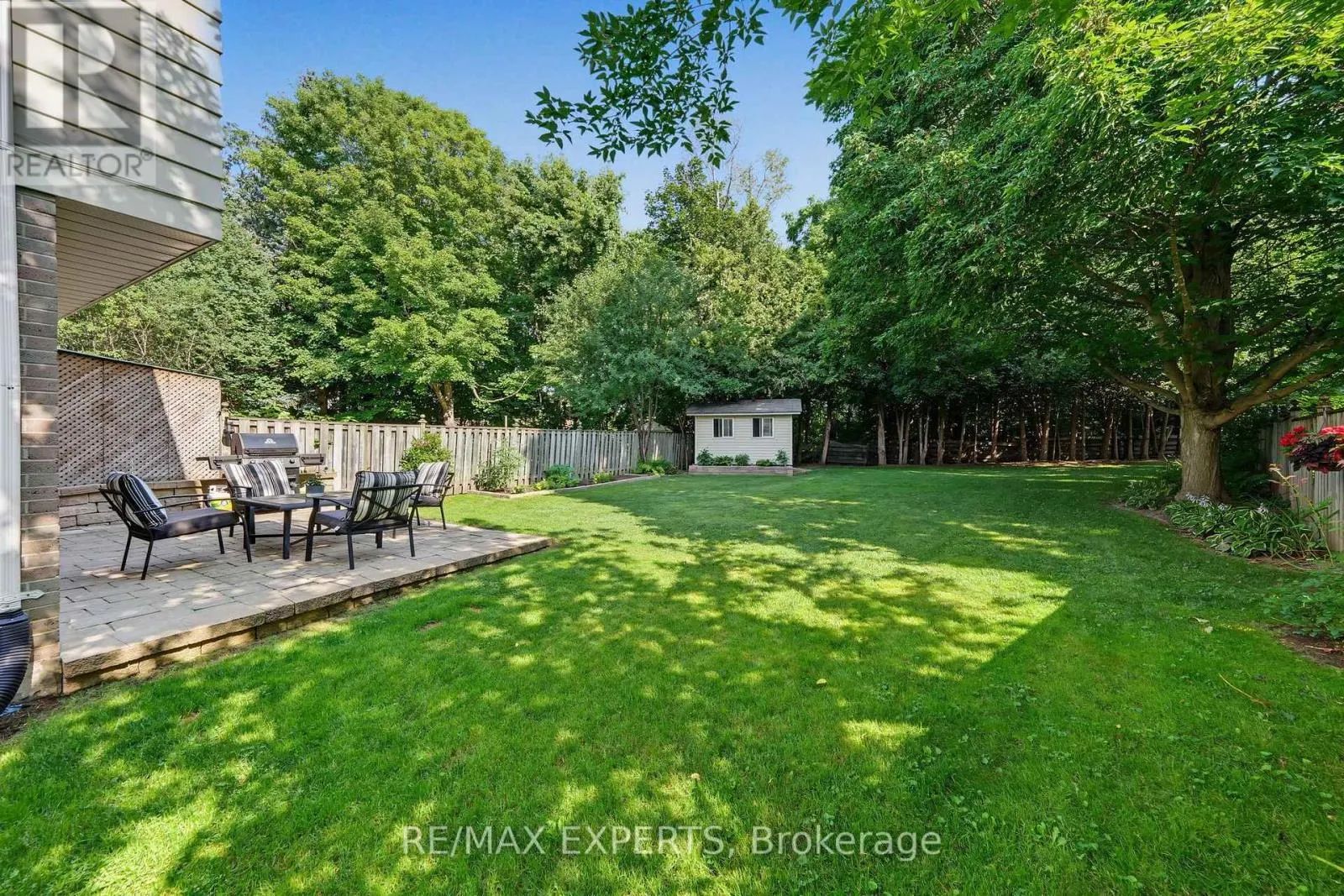 326 OAKWOOD COURT