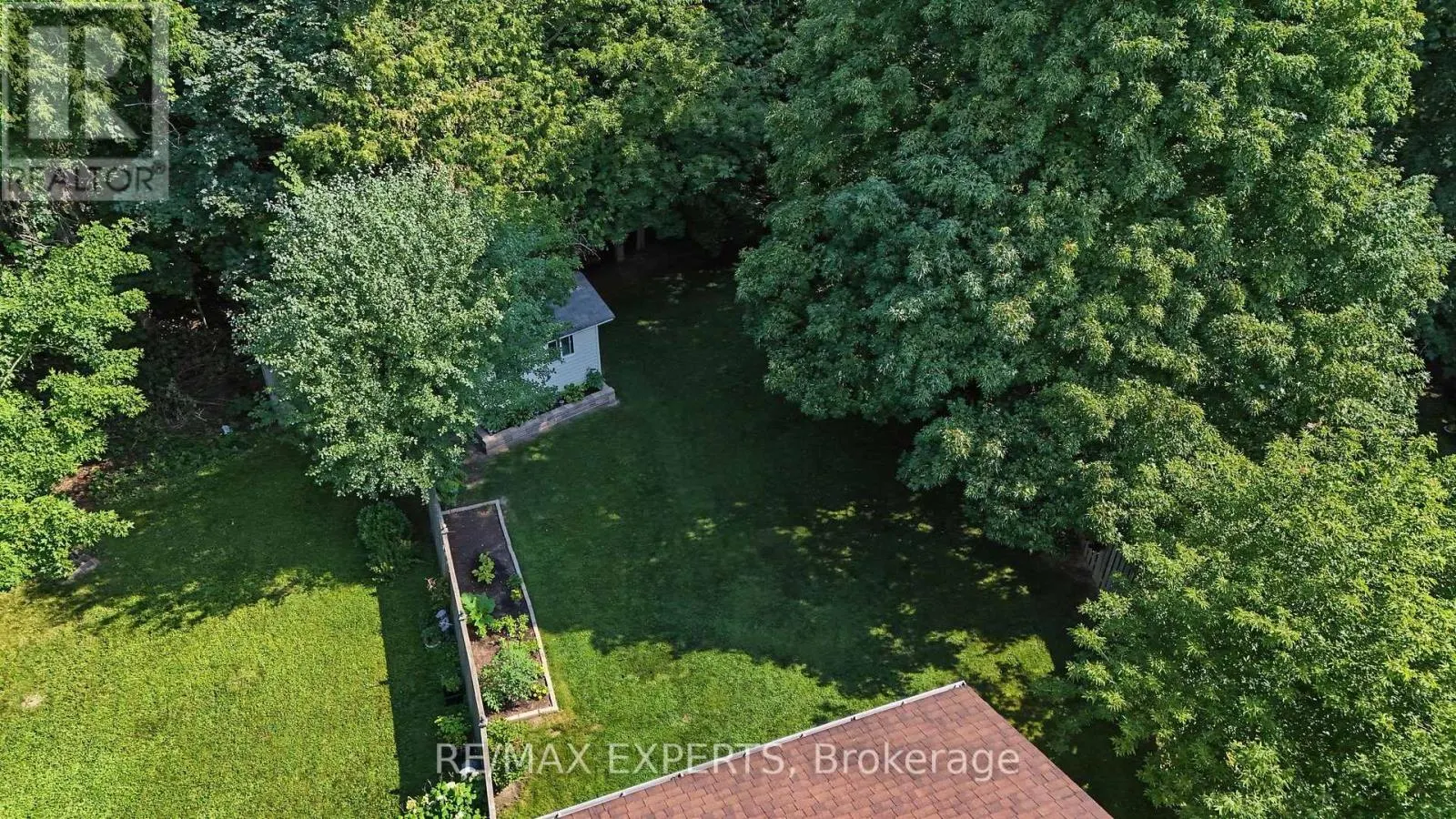 326 OAKWOOD COURT