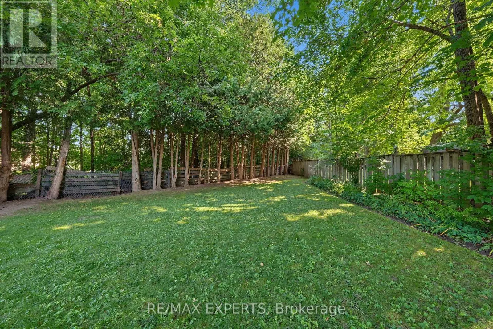 326 OAKWOOD COURT