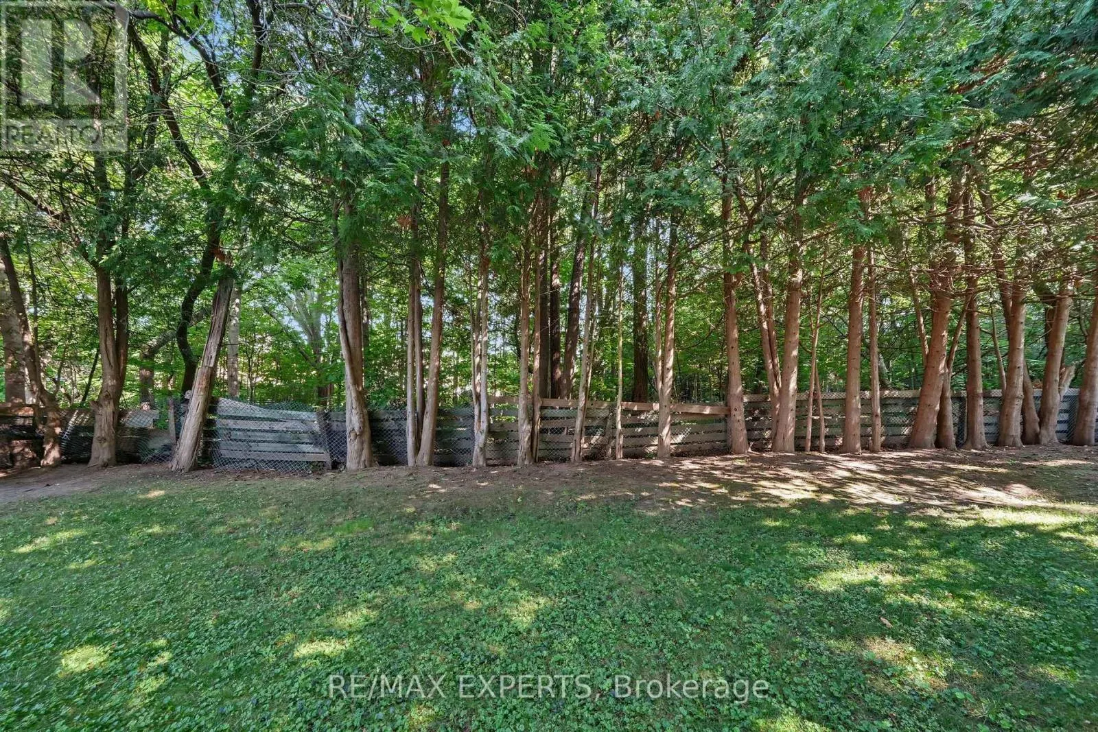 326 OAKWOOD COURT