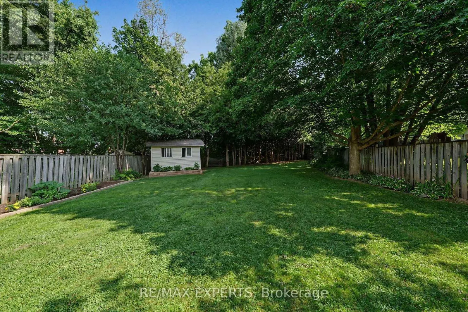 326 OAKWOOD COURT