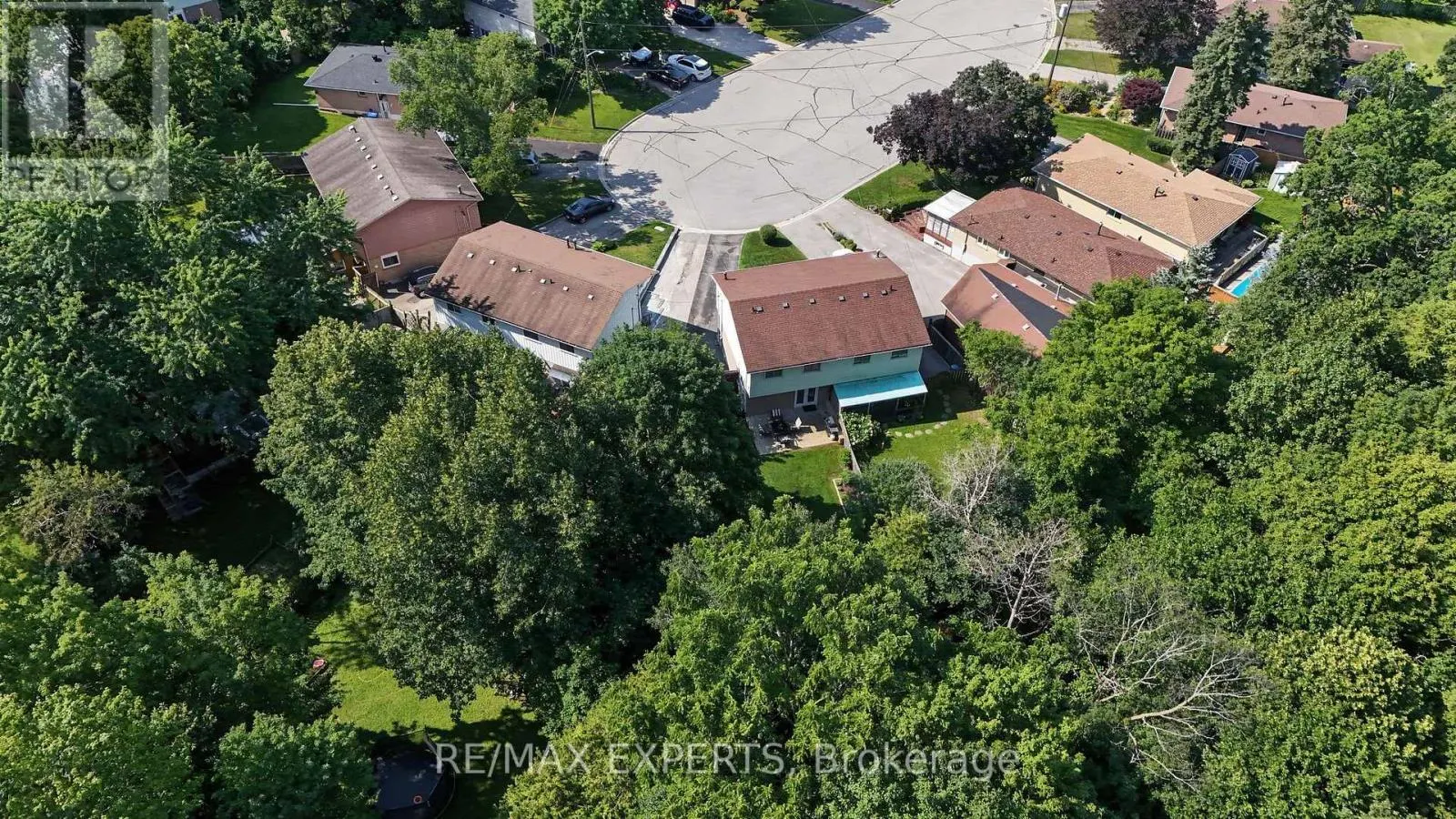 326 OAKWOOD COURT