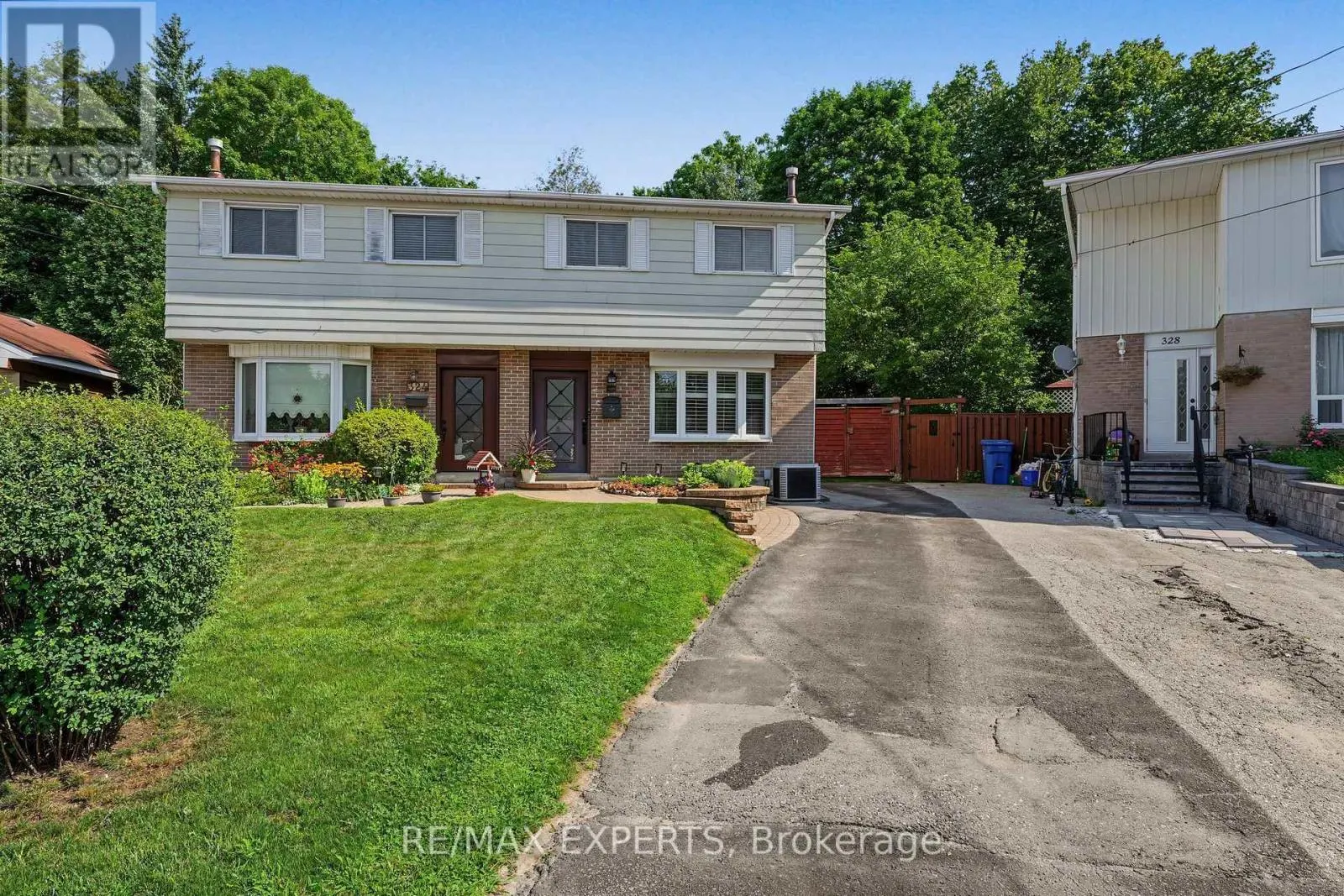 326 OAKWOOD COURT