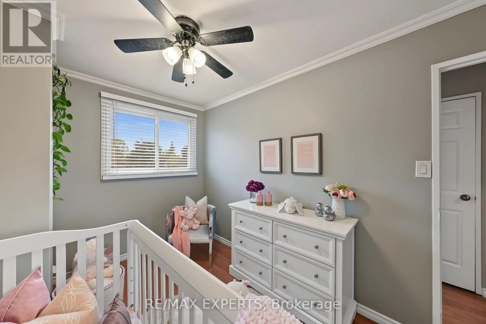 326 OAKWOOD COURT
