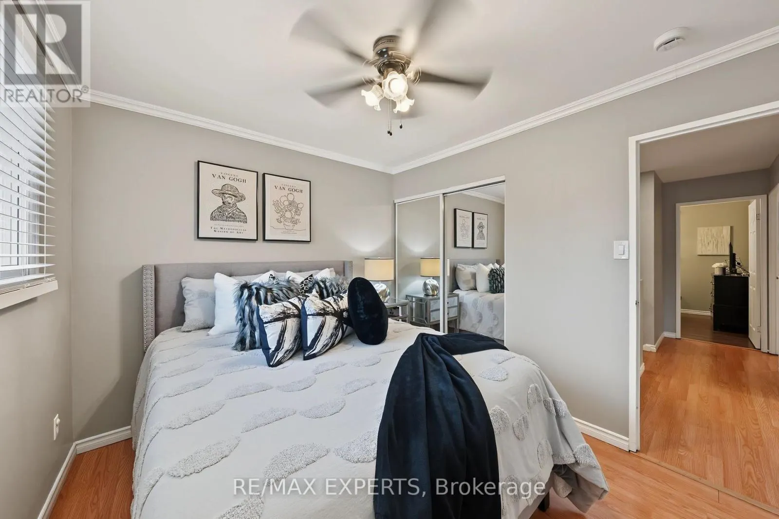 326 OAKWOOD COURT