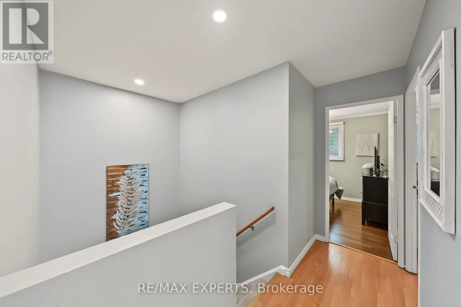326 OAKWOOD COURT