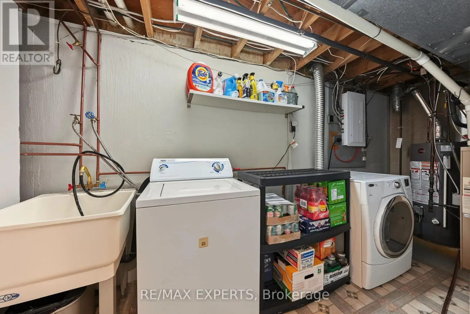 326 OAKWOOD COURT