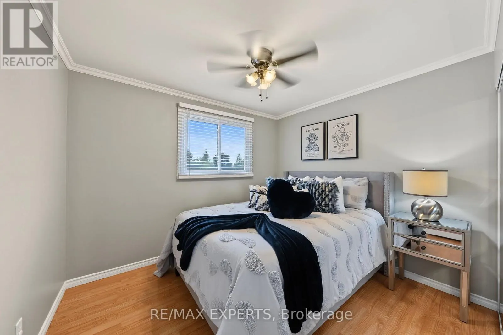 326 OAKWOOD COURT