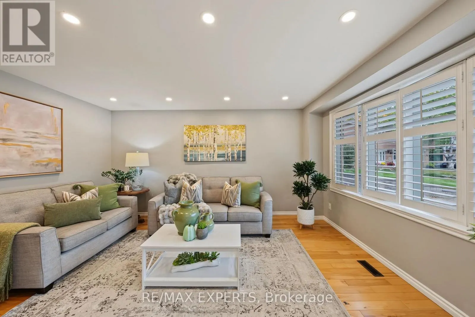 326 OAKWOOD COURT