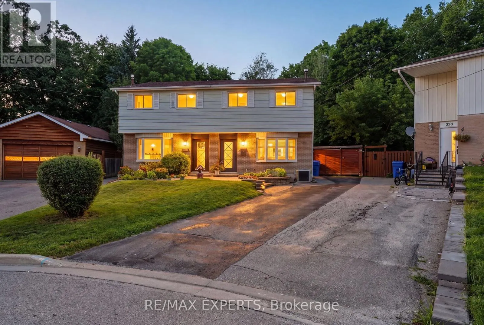 326 OAKWOOD COURT