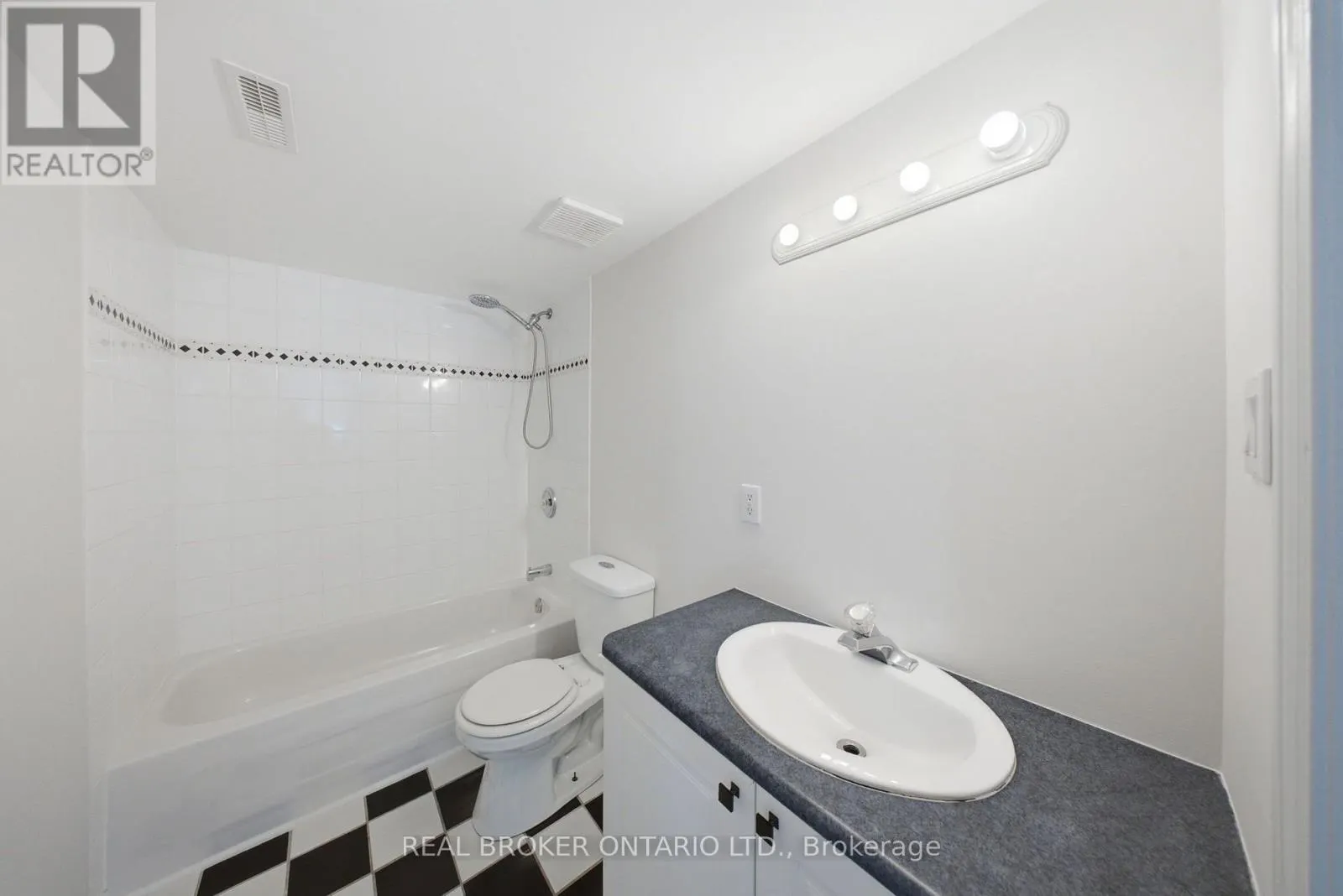 5 JOHN HARVEY STREET