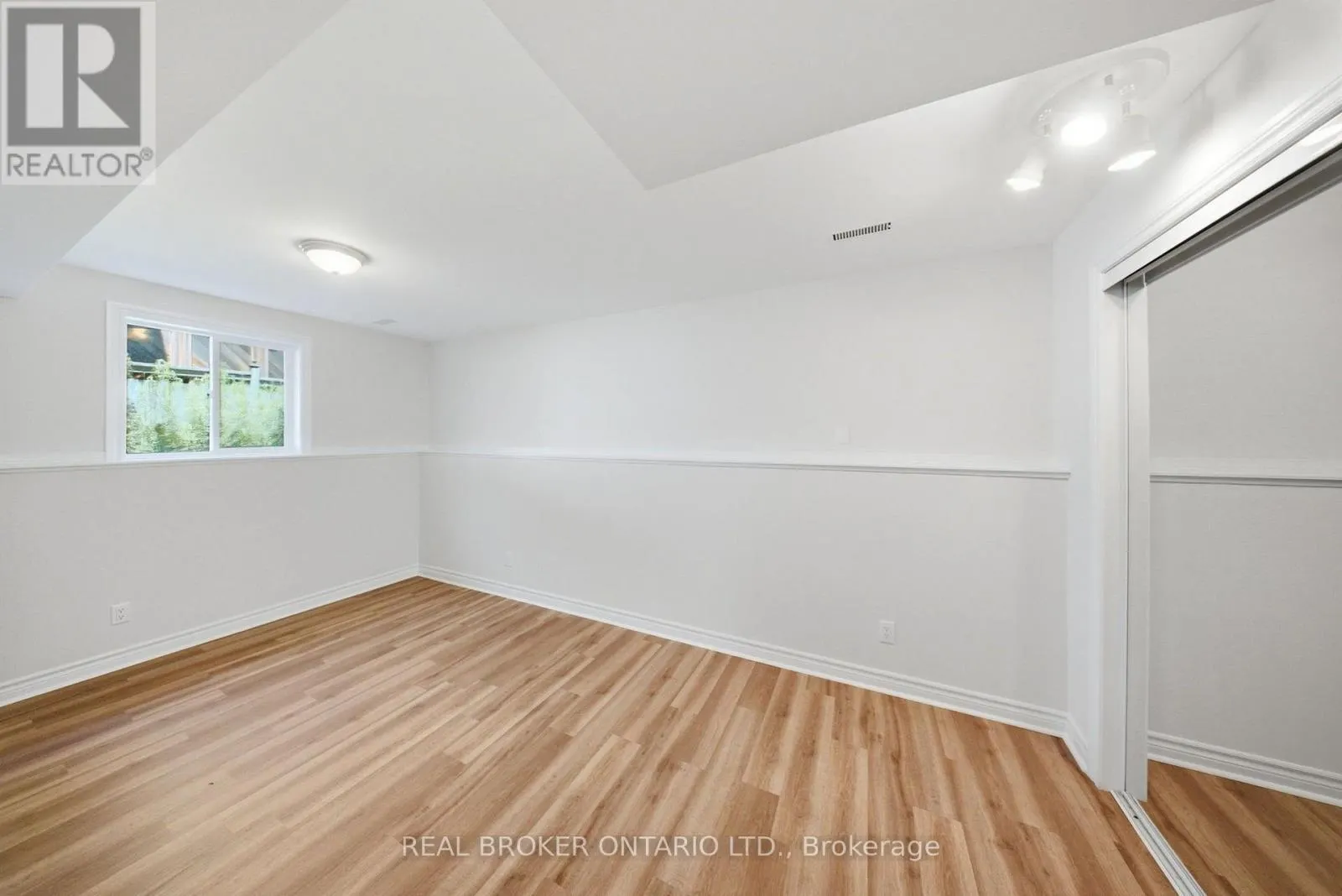 5 JOHN HARVEY STREET