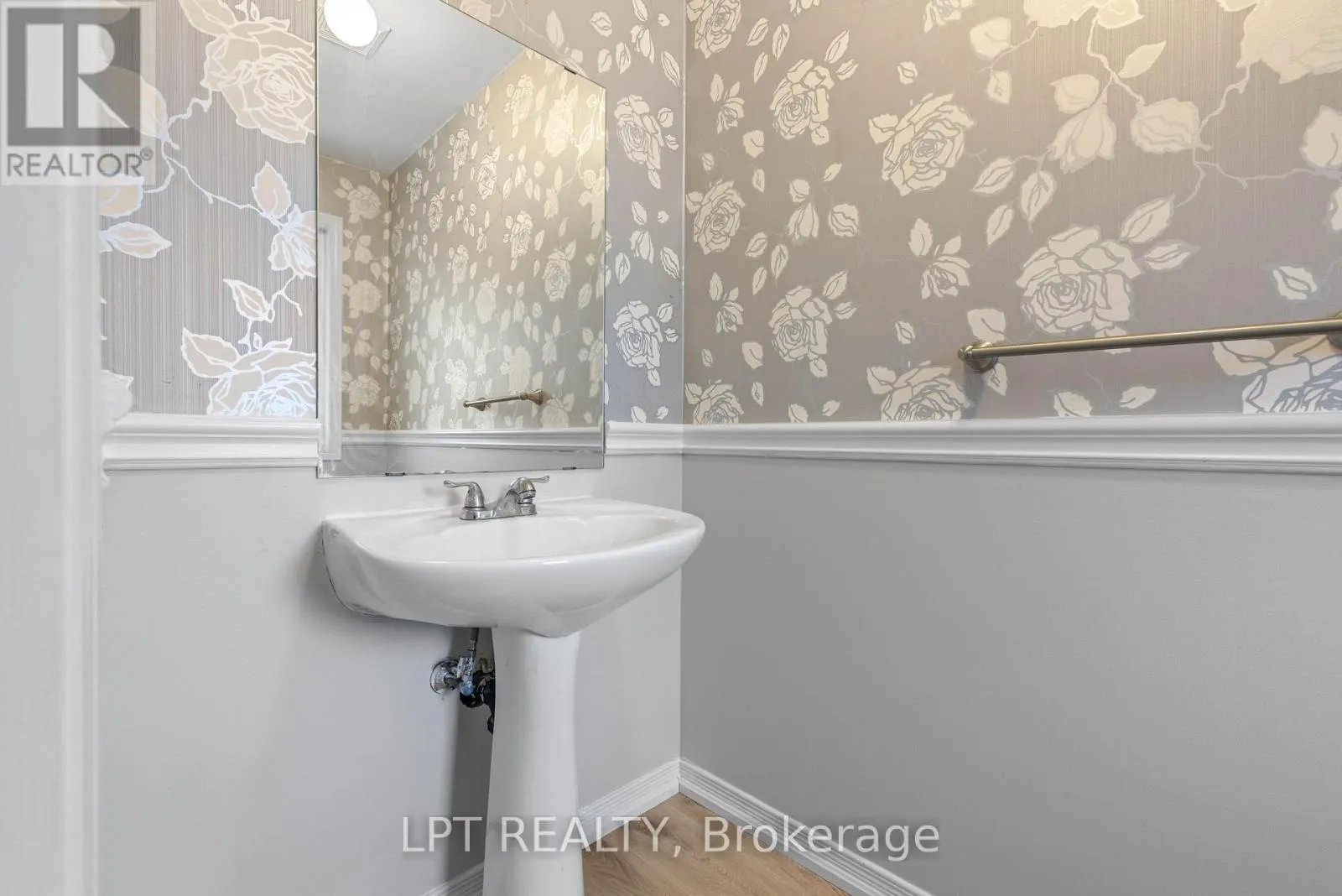 31 LAURENDALE AVENUE