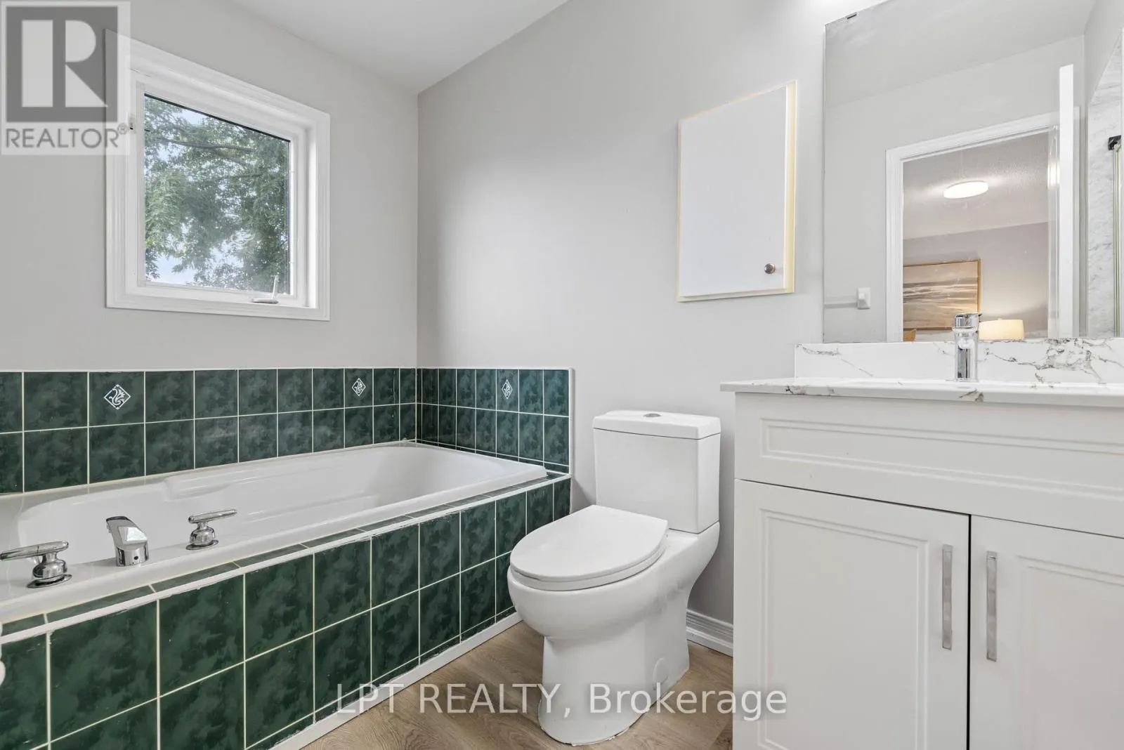 31 LAURENDALE AVENUE
