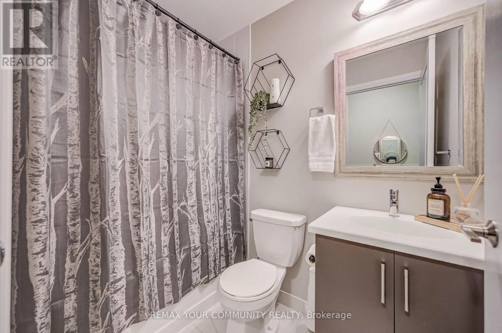 308 - 555 WILLIAM GRAHAM DRIVE