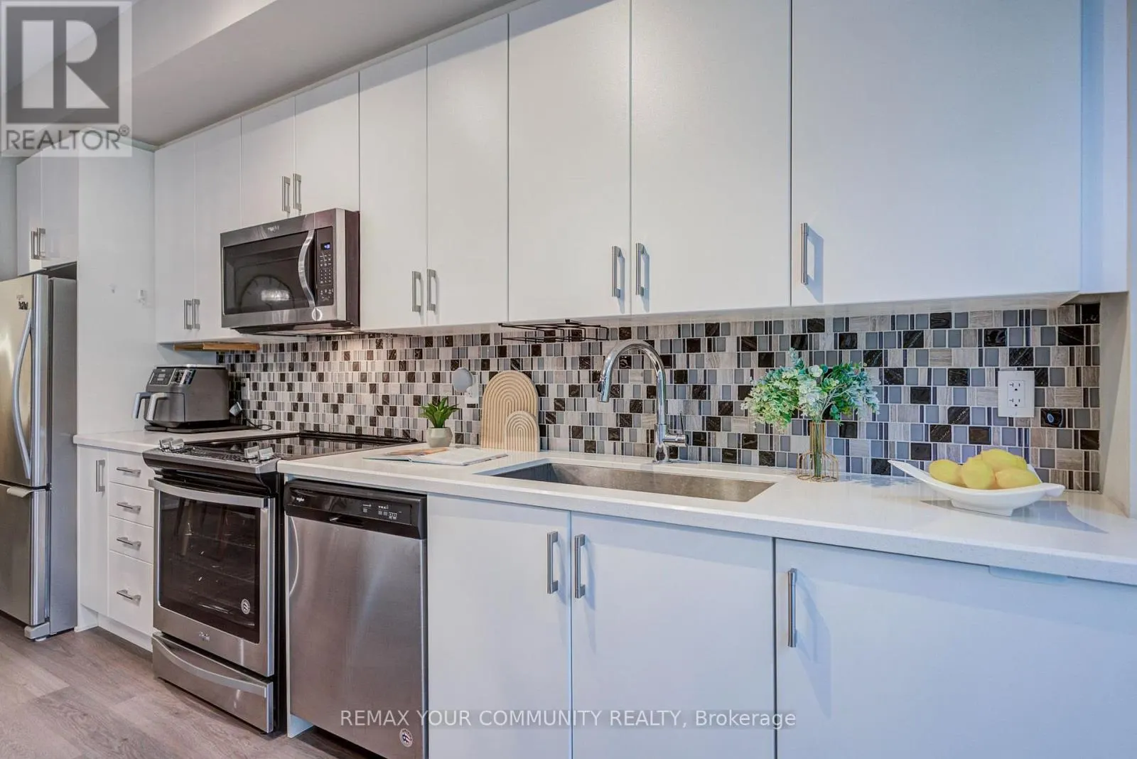 308 - 555 WILLIAM GRAHAM DRIVE
