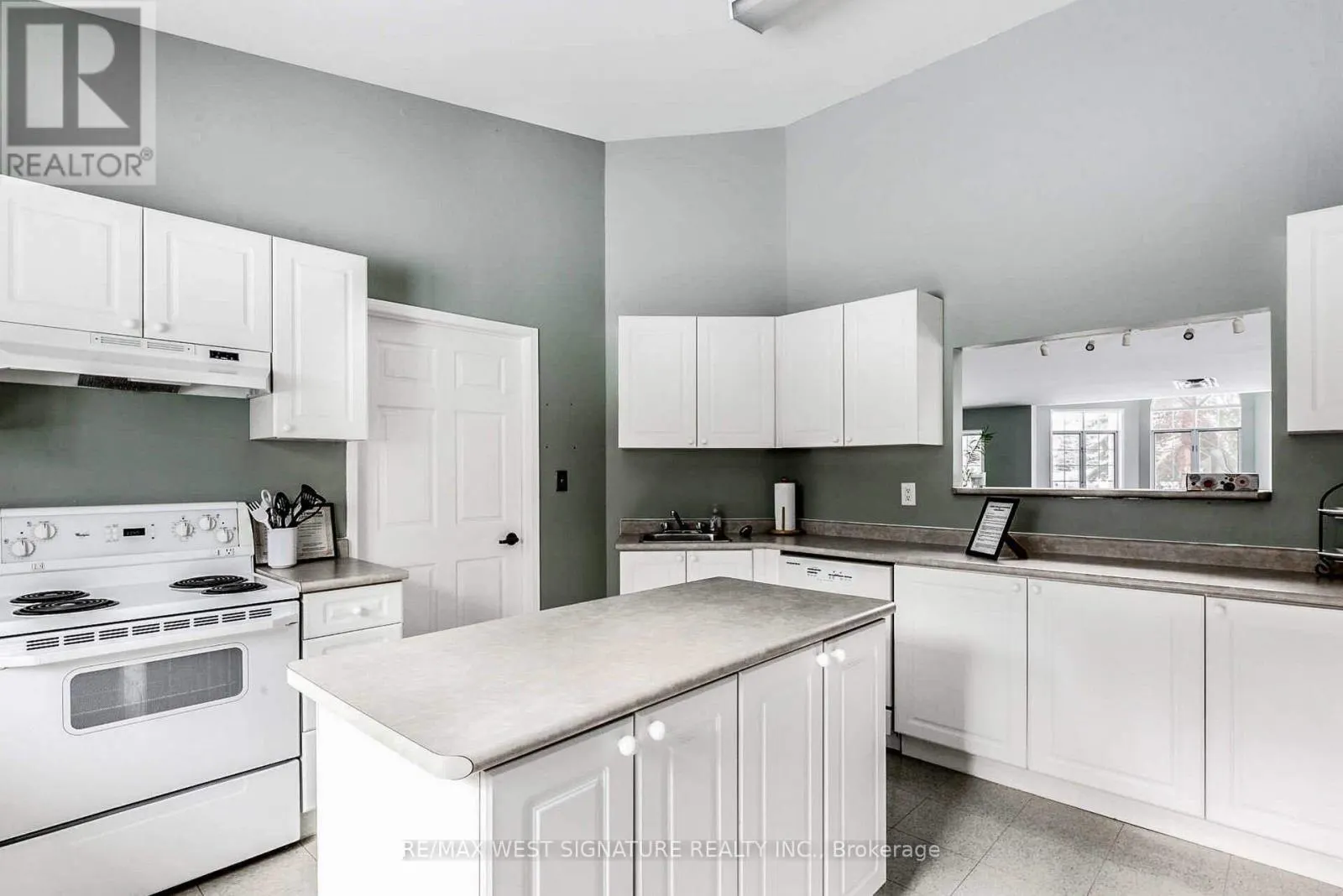 105 - 75 TREELAWN BOULEVARD