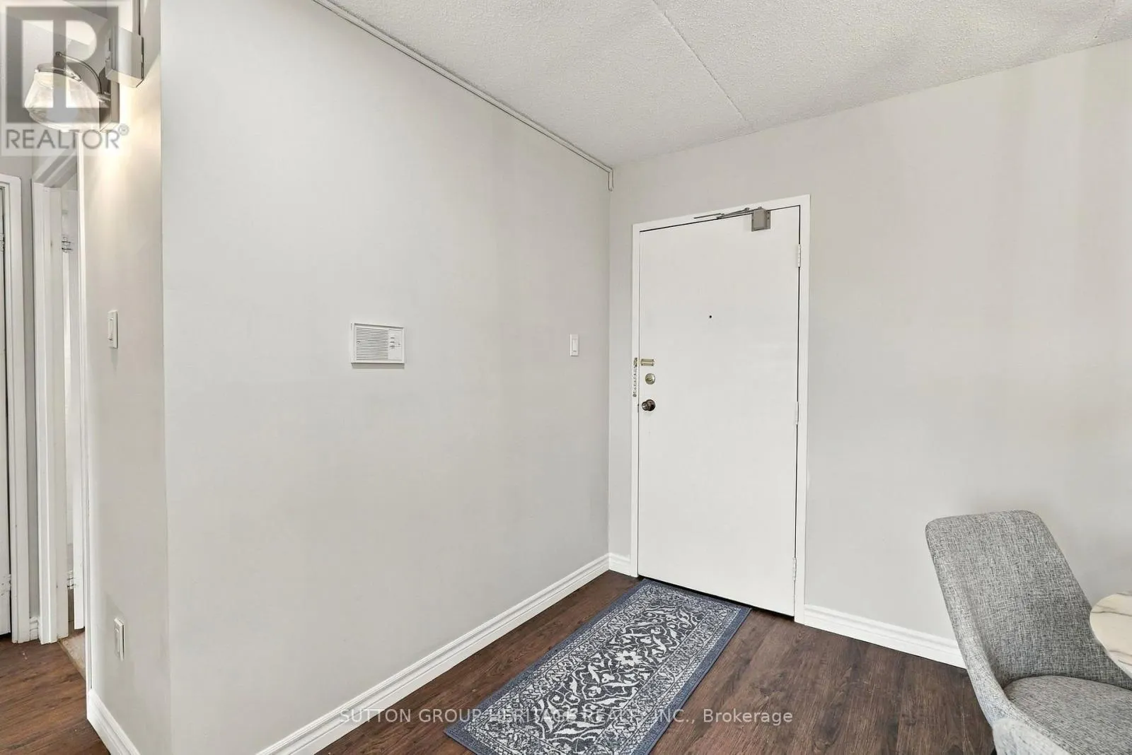 406 - 15390 YONGE STREET