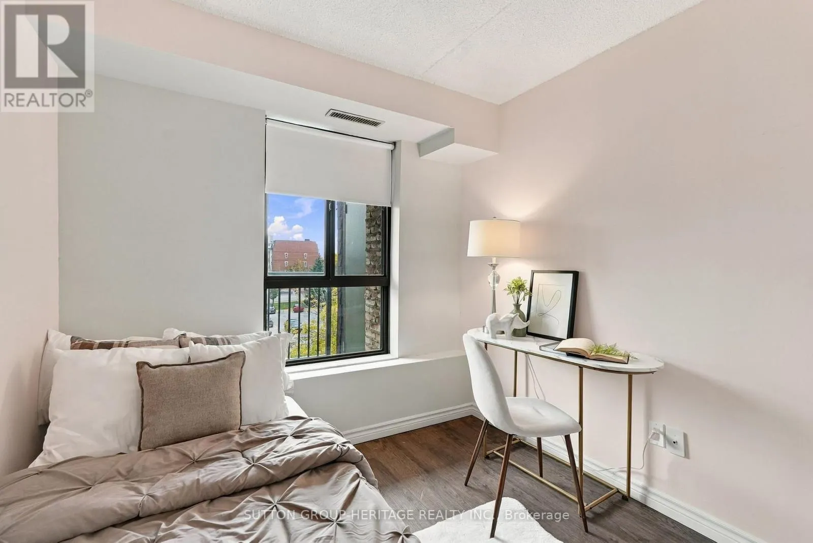 406 - 15390 YONGE STREET