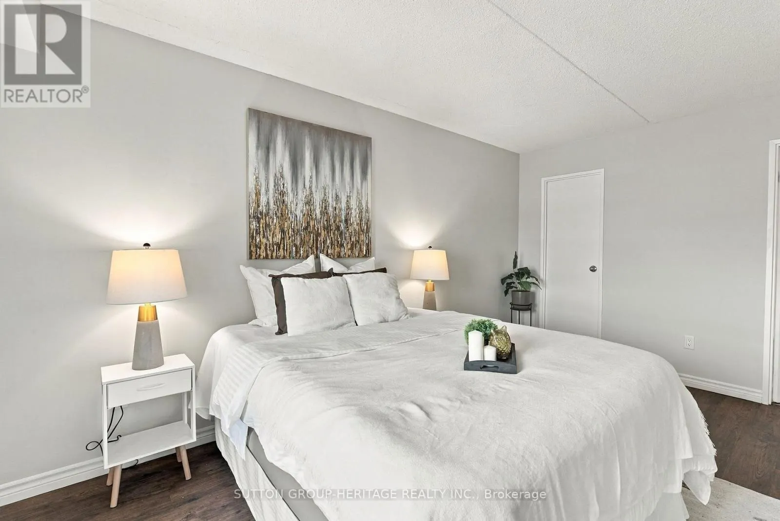 406 - 15390 YONGE STREET