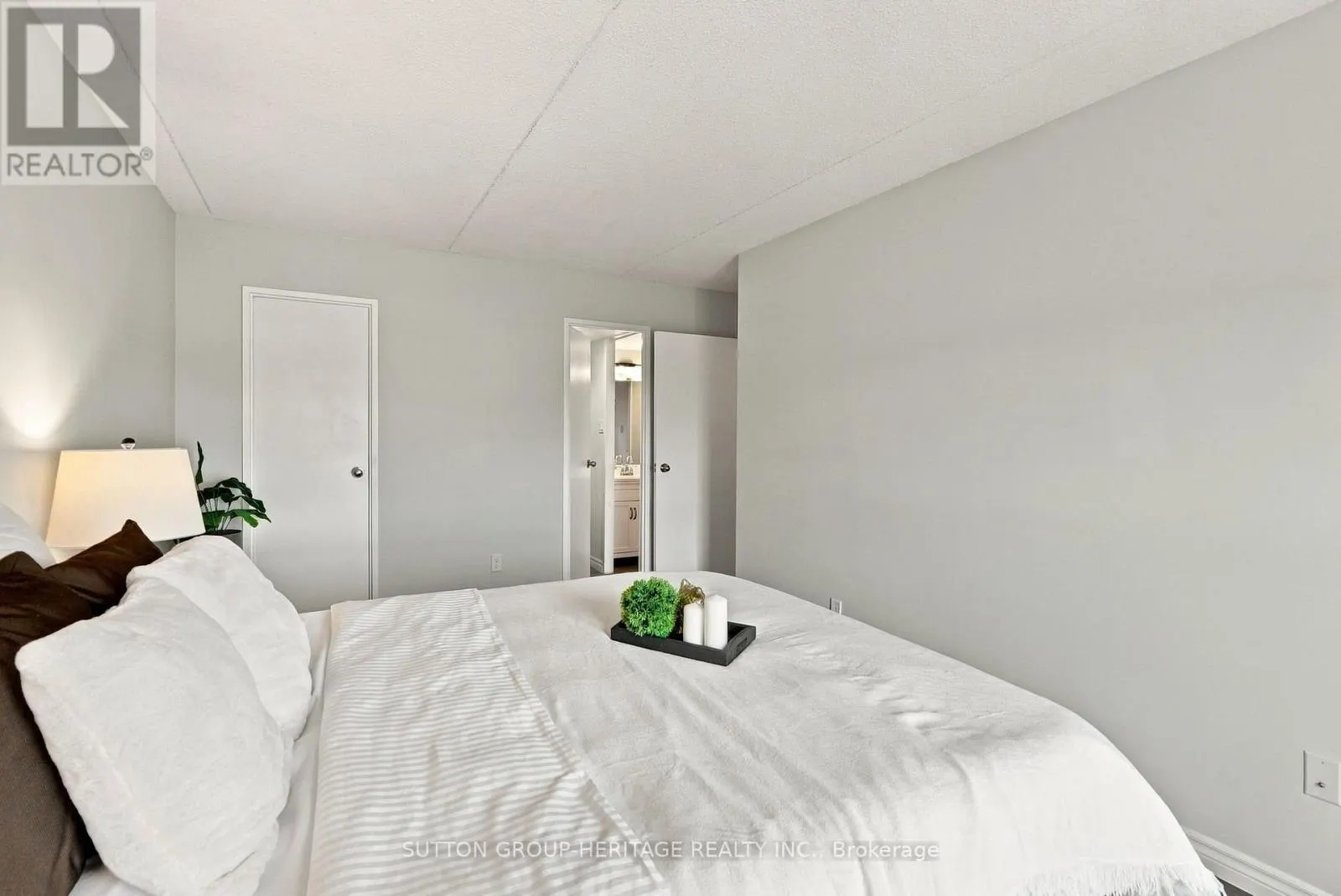 406 - 15390 YONGE STREET