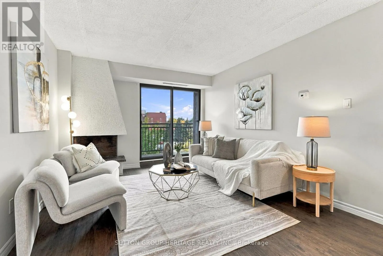406 - 15390 YONGE STREET
