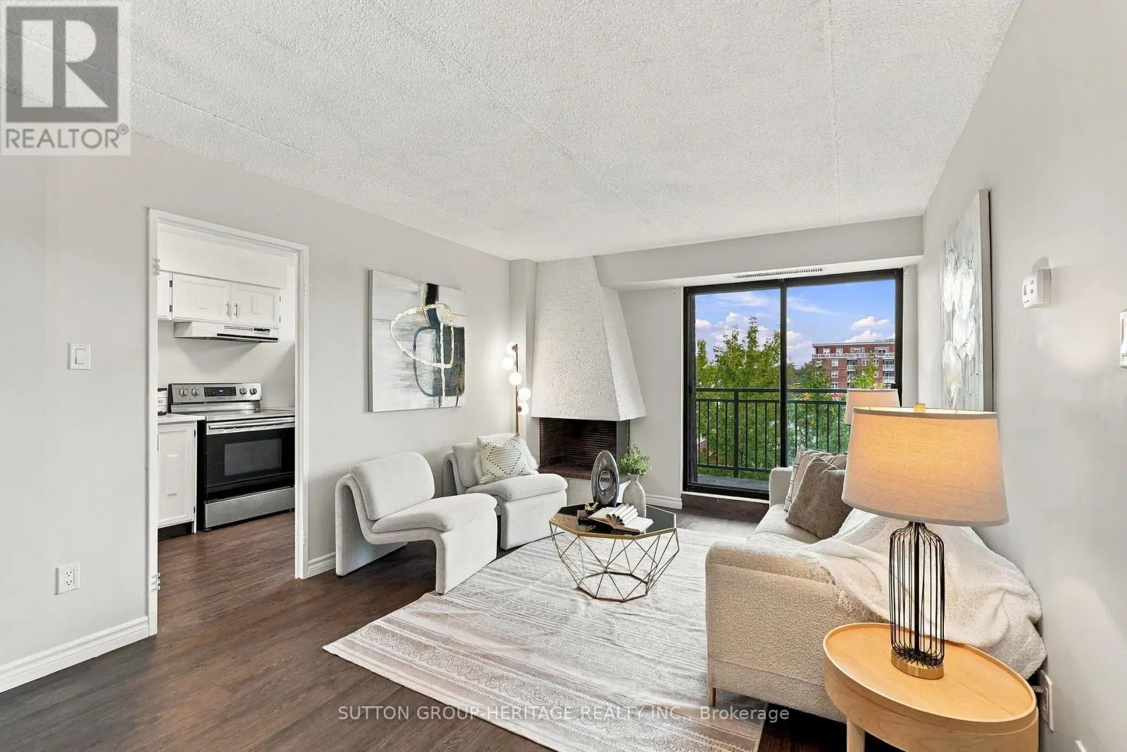 406 - 15390 YONGE STREET