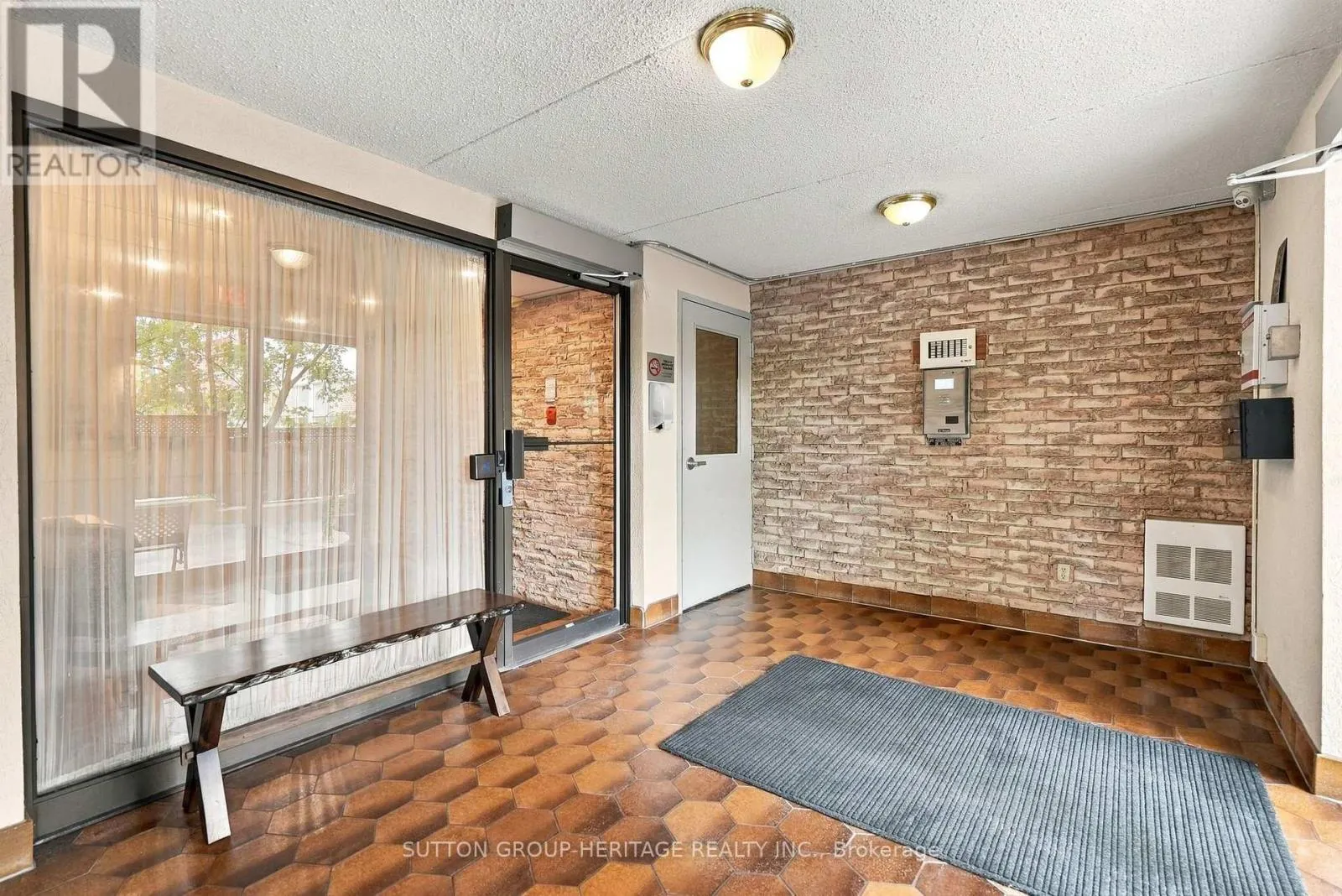 406 - 15390 YONGE STREET