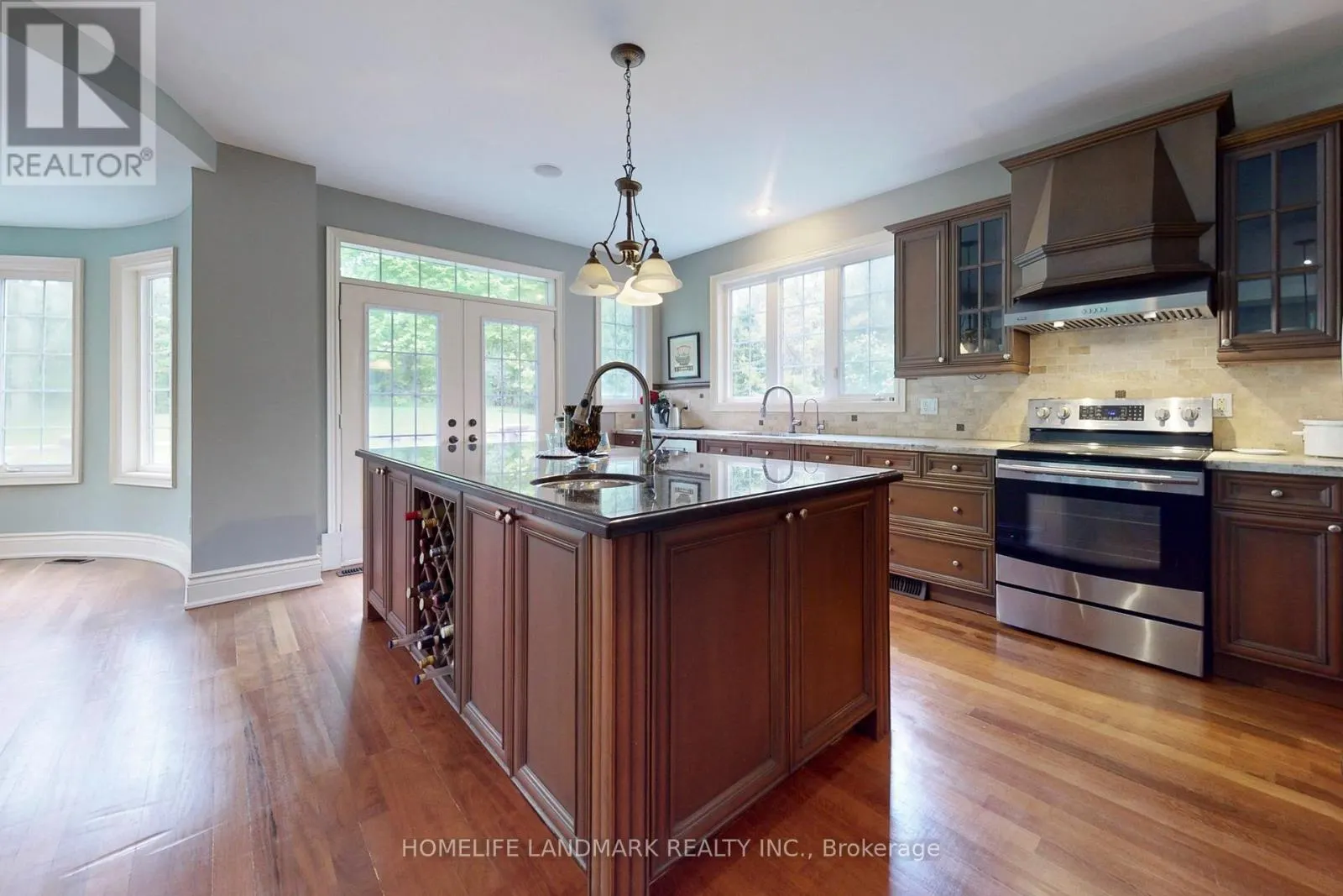 19 WOLF RUN COURT