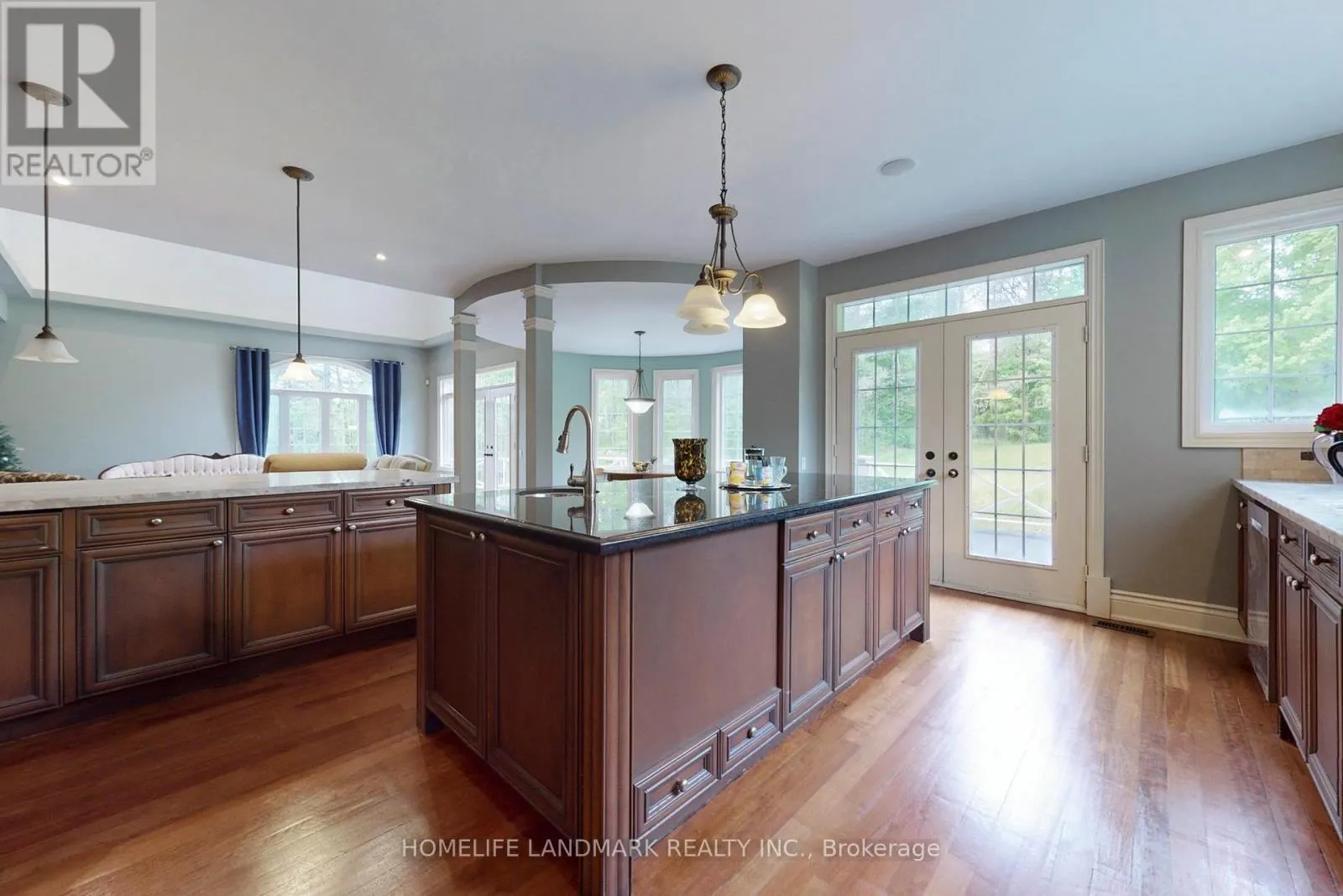 19 WOLF RUN COURT