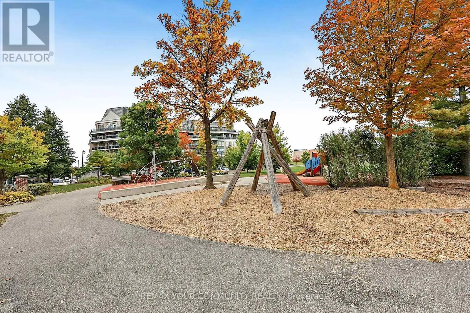 222 - 111 CIVIC SQUARE GATE